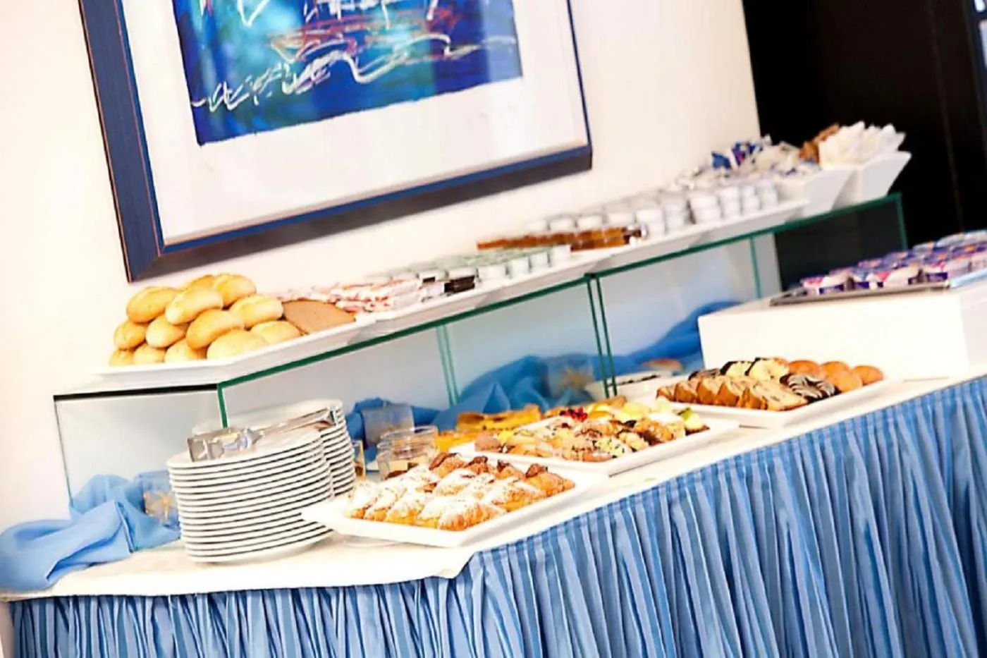 Buffet breakfast in Hotel Horizonte