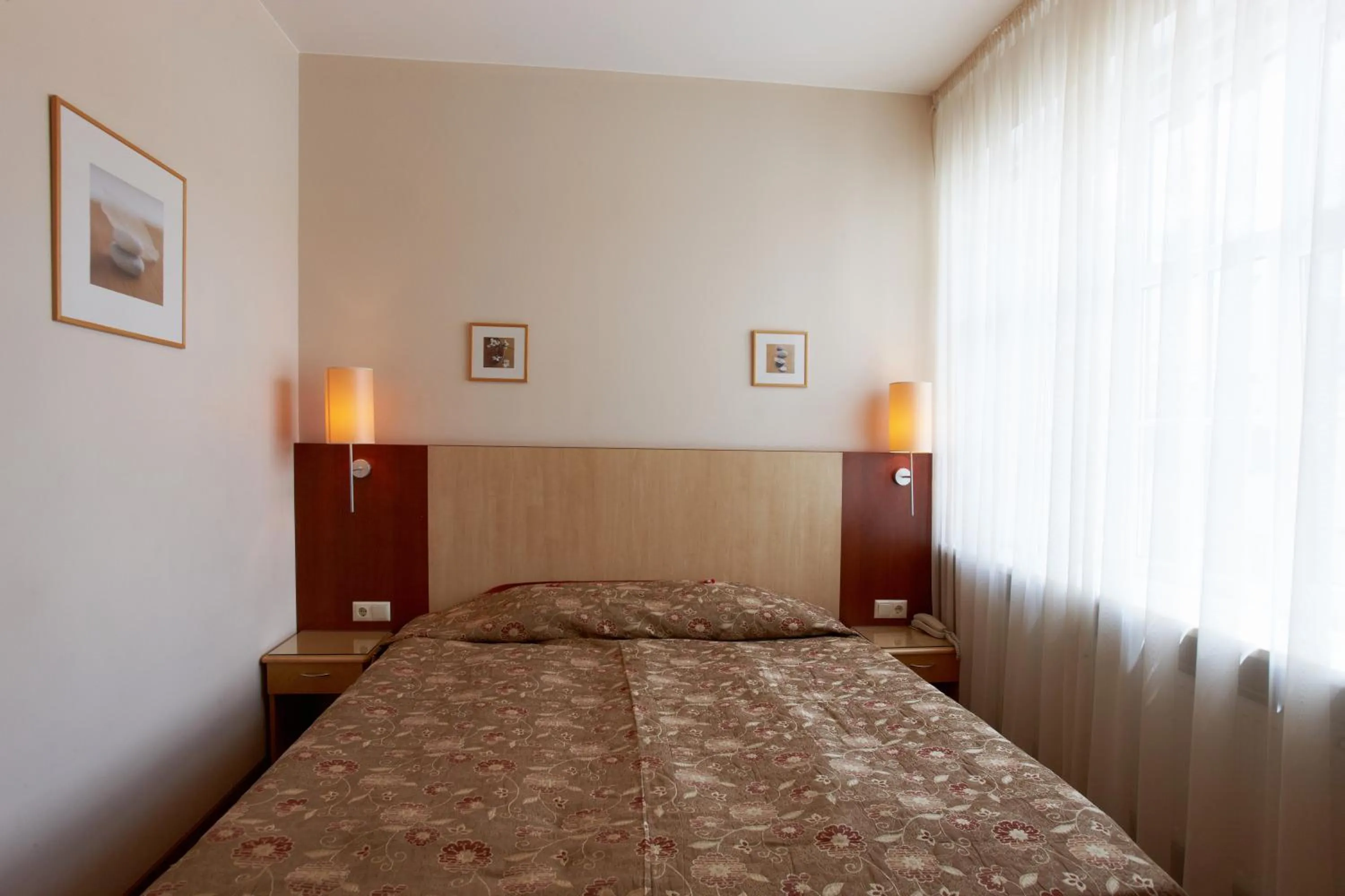 Bed in Hotel Edvards