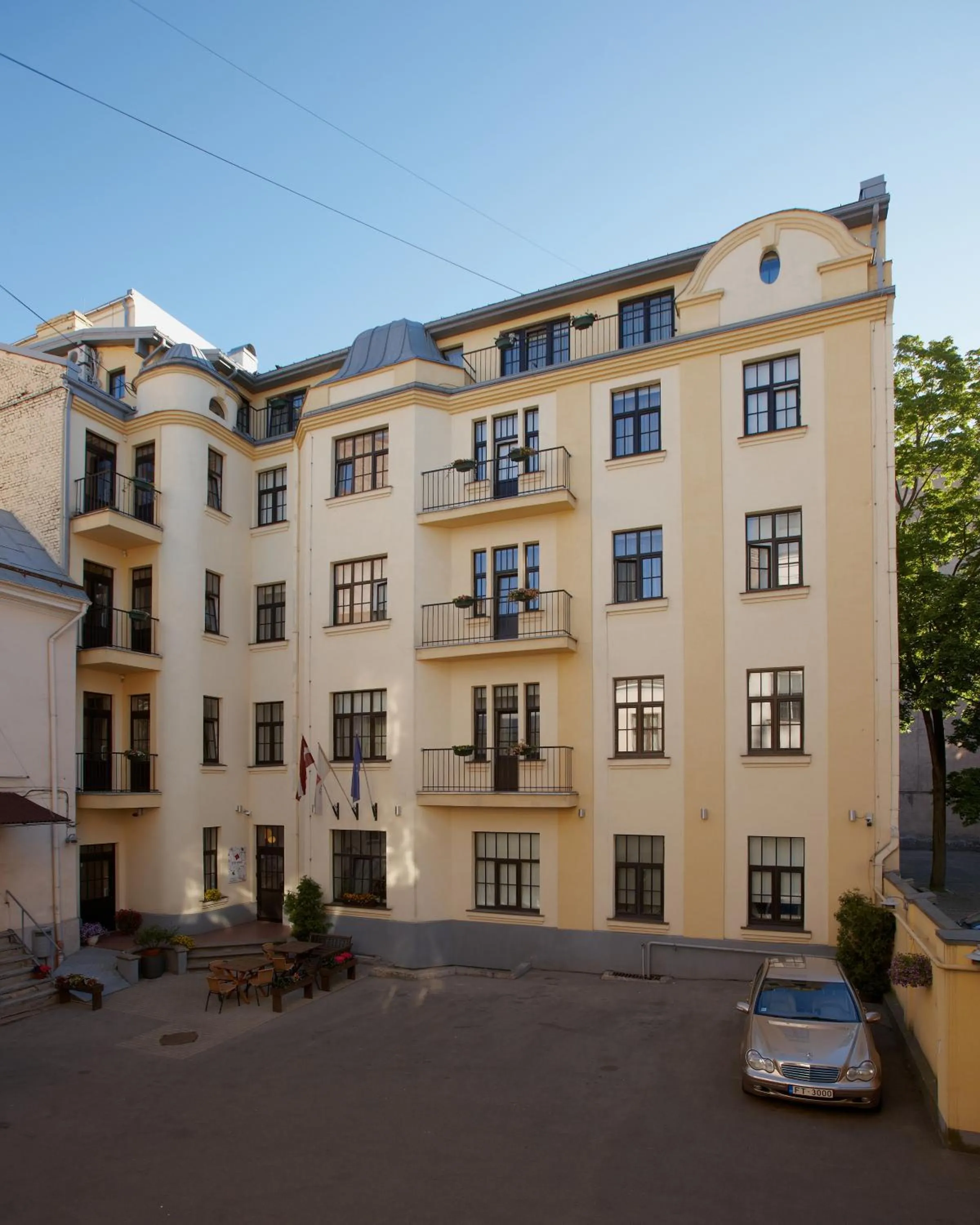Facade/entrance in Hotel Edvards