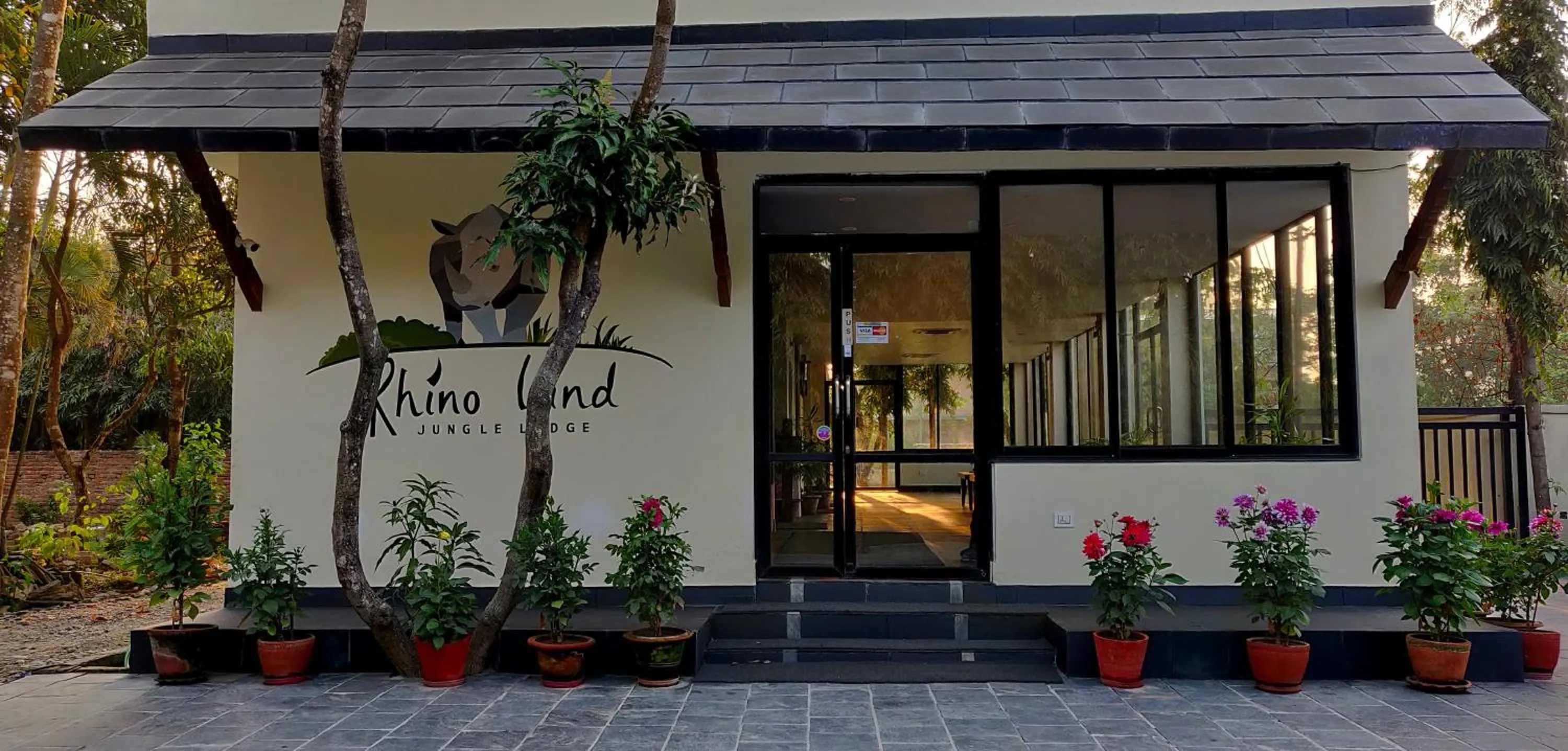 Rhino Land Jungle Lodge