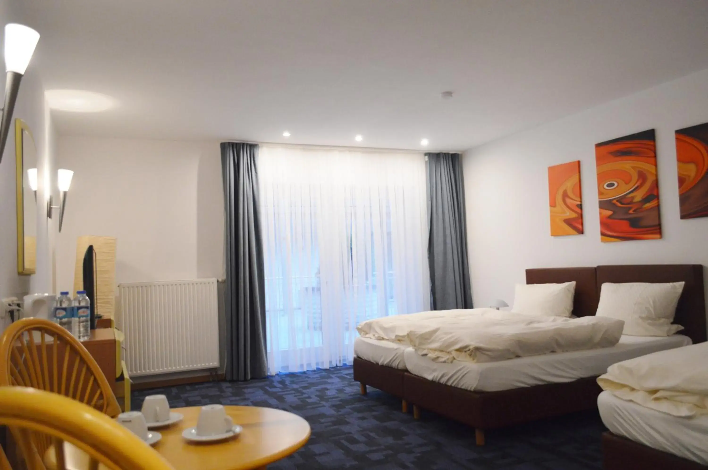 Triple Room - single occupancy in Hotel B8 Voerde Triple Room - single occupancy in Hotel B8 Voerde