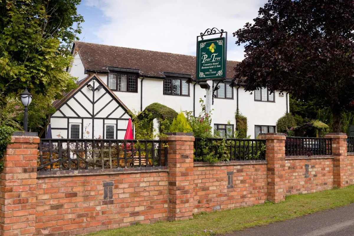Facade/entrance in The Pear Tree Inn & Country Hotel