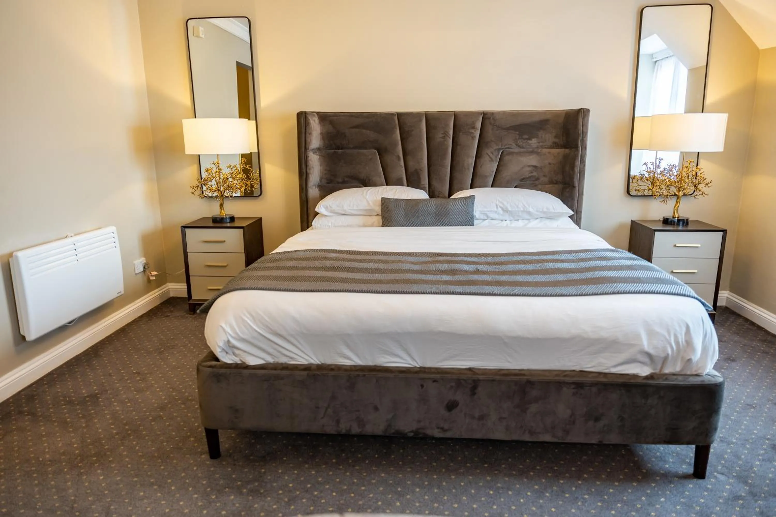 Bedroom, Bed in The Pear Tree Inn & Country Hotel