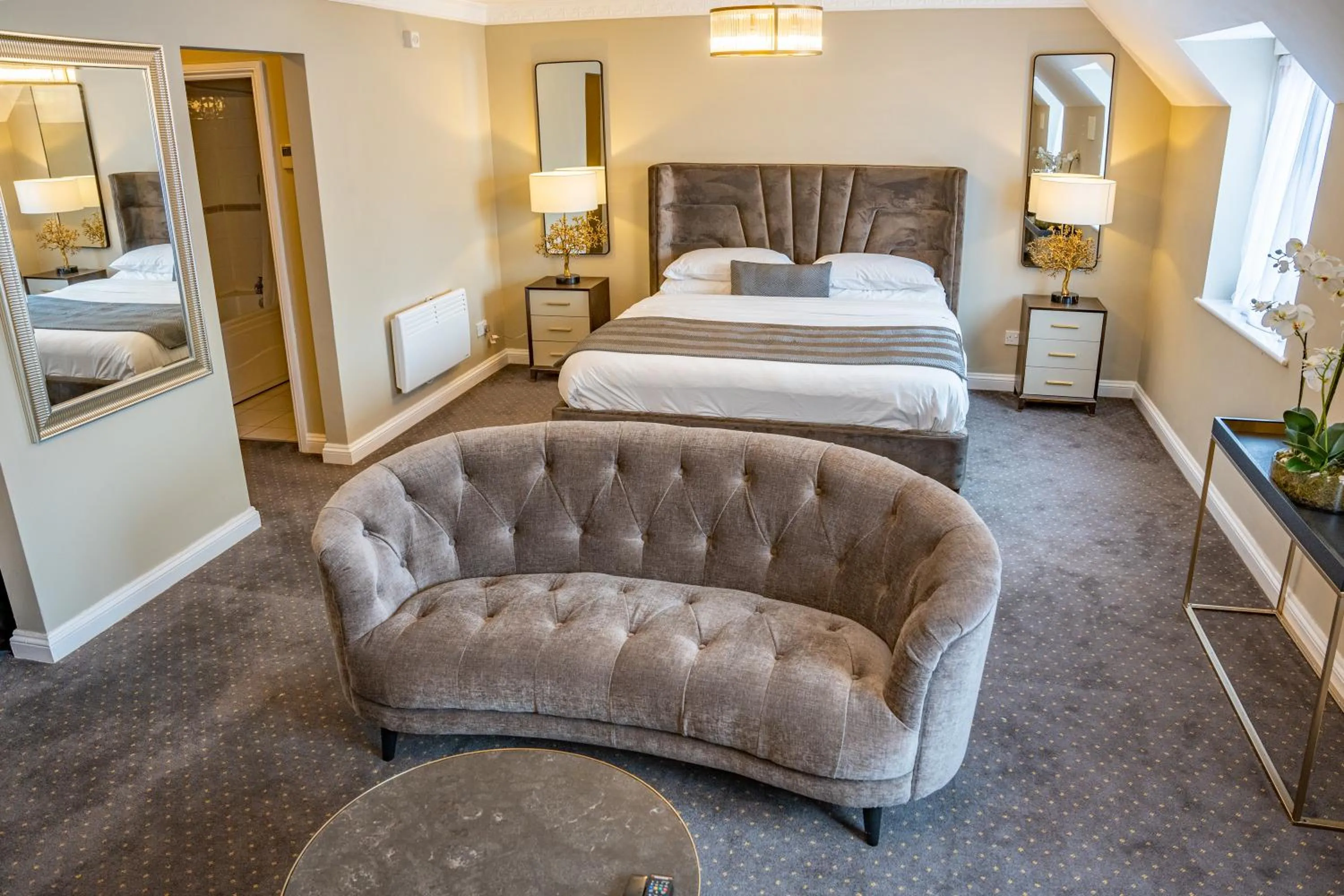 Bedroom, Bed in The Pear Tree Inn & Country Hotel