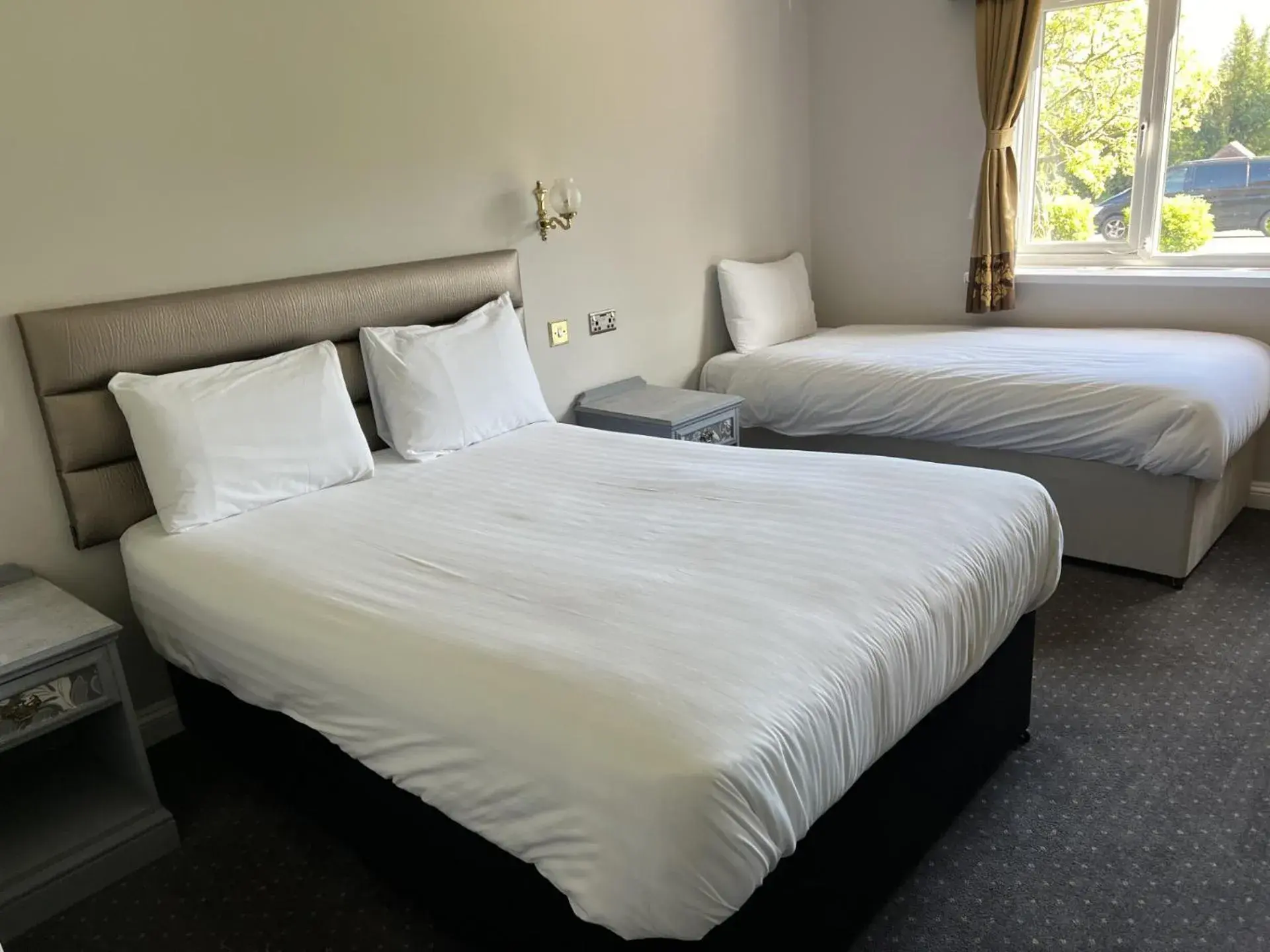 Triple Room with Bathroom - single occupancy in The Pear Tree Inn & Country Hotel Triple Room with Bathroom - single occupancy in The Pear Tree Inn & Country Hotel