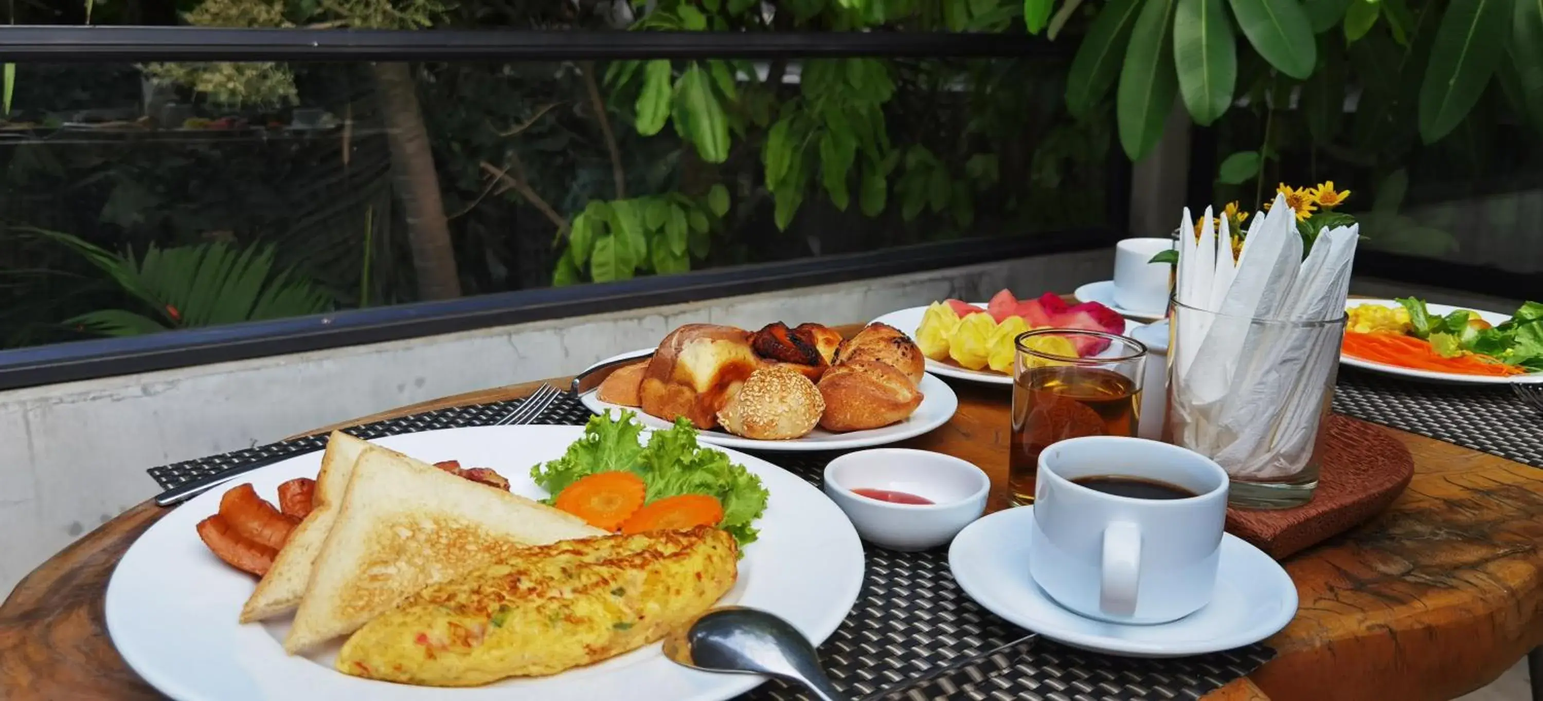 Restaurant/places to eat in Sarina Boutique Hotel Restaurant/places to eat in Sarina Boutique Hotel