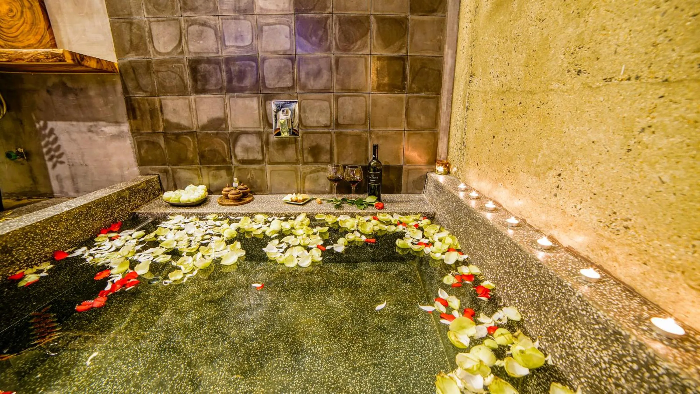 Hot Tub in Sarina Boutique Hotel