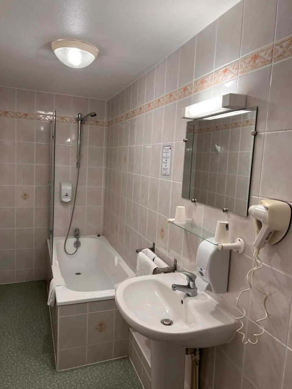 Bathroom in Hostellerie Au rendez-vous des amis