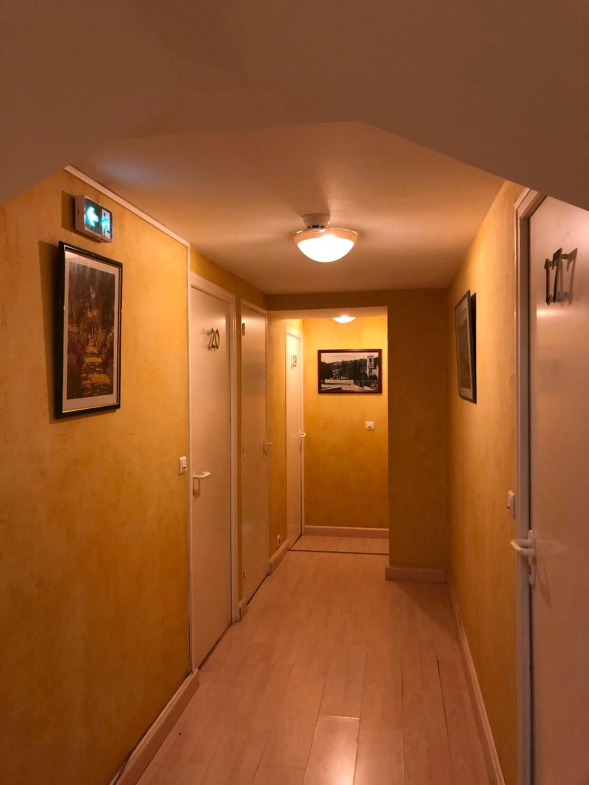 Property building in Hostellerie Au rendez-vous des amis