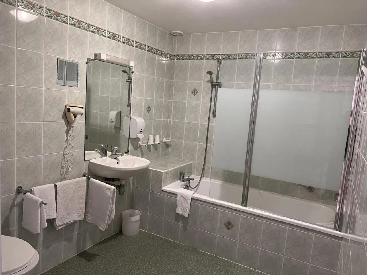 Bathroom in Hostellerie Au rendez-vous des amis