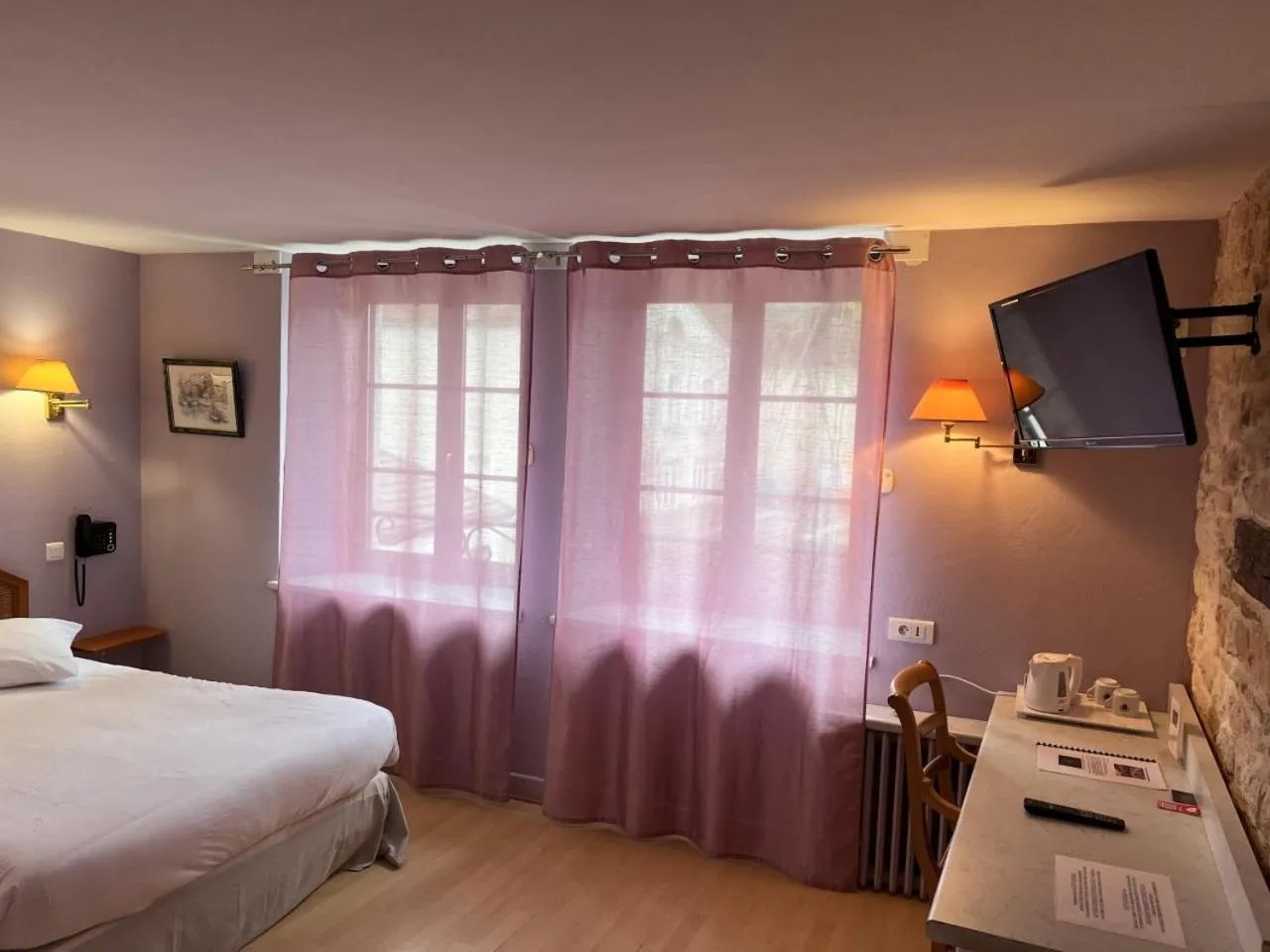 Photo of the whole room, Bed in Hostellerie Au rendez-vous des amis