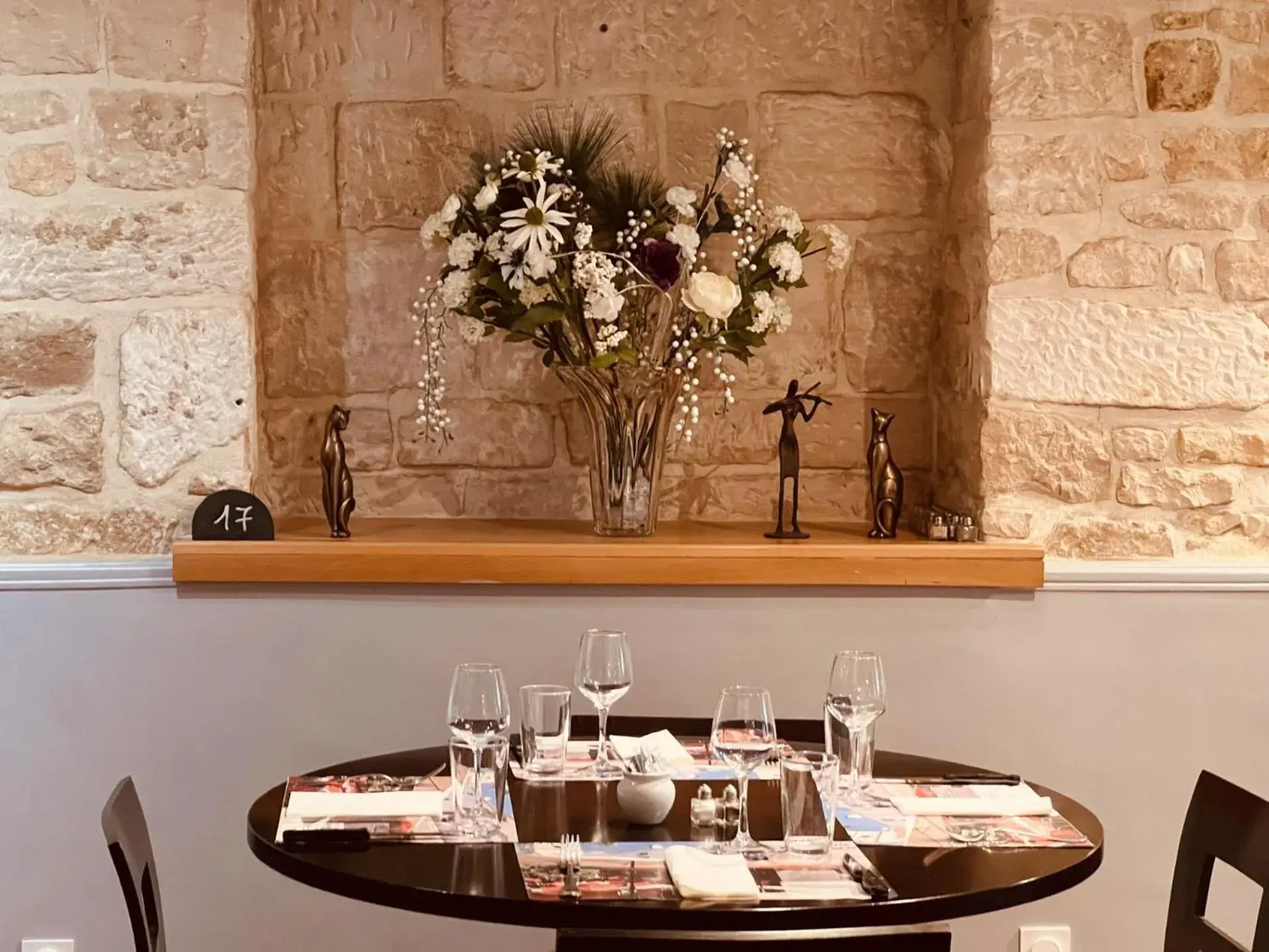 Restaurant/places to eat in Hostellerie Au rendez-vous des amis Restaurant/places to eat in Hostellerie Au rendez-vous des amis