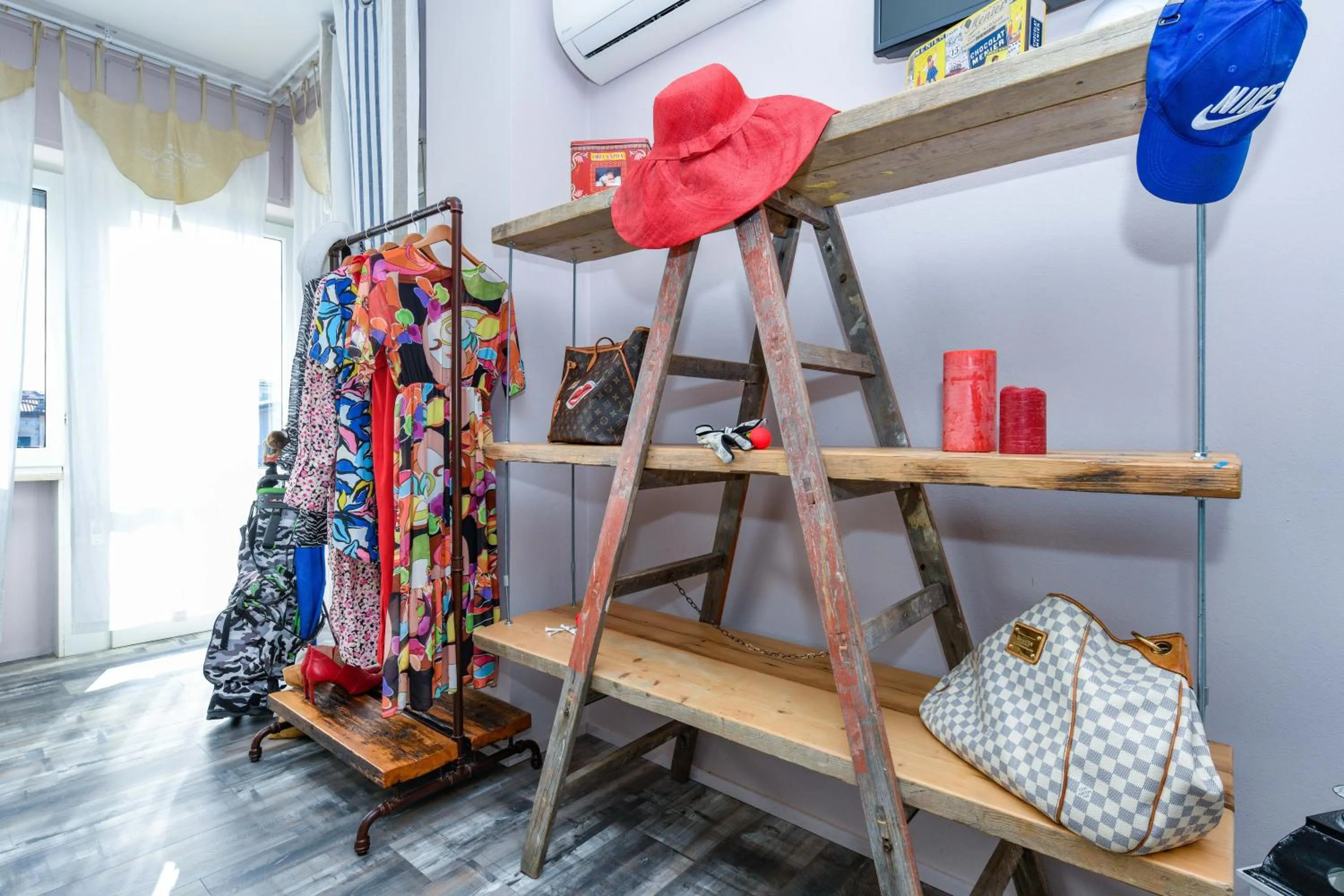 wardrobe in Villa Giulia Rooms & Bike