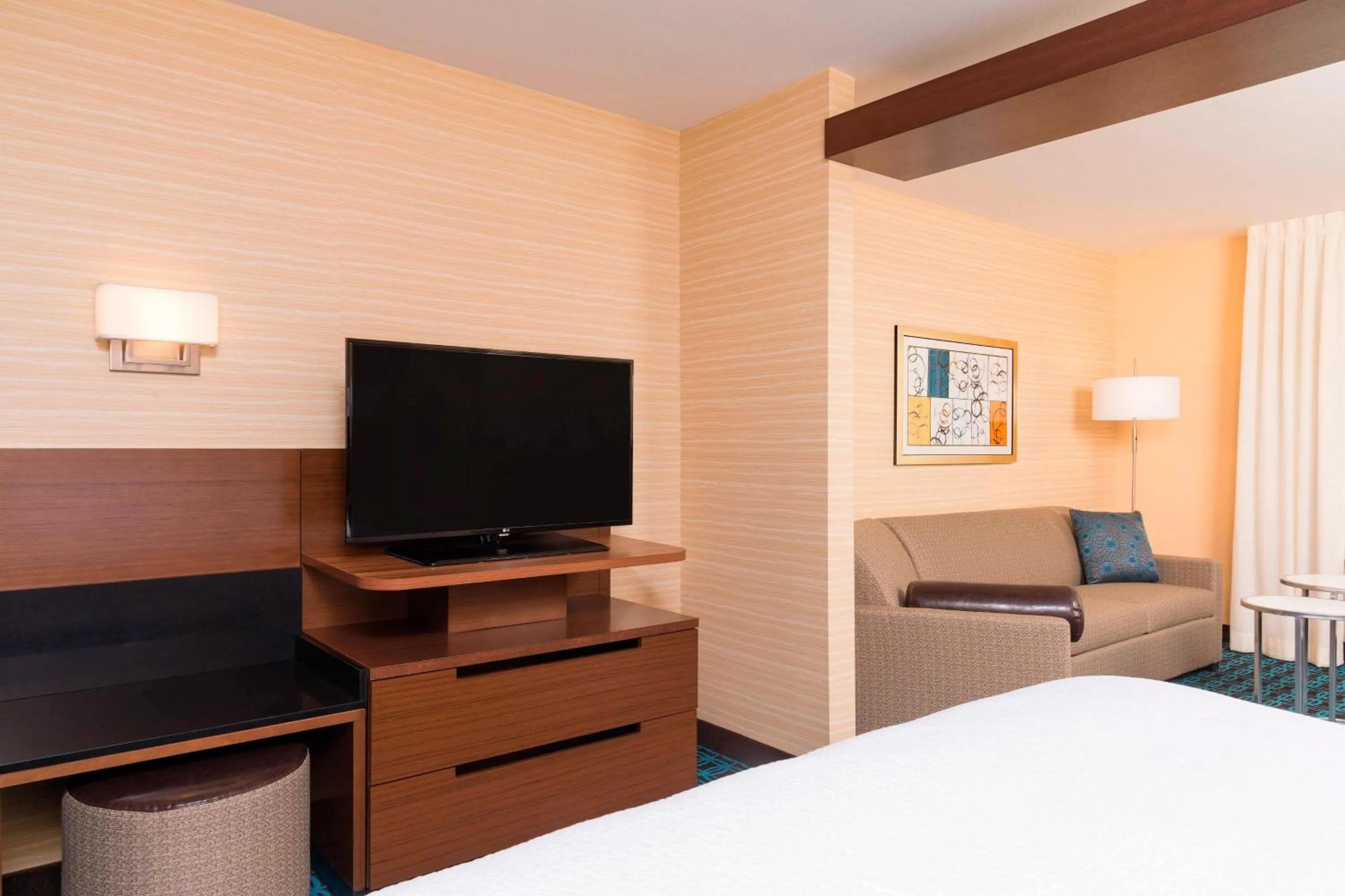 Photo of the whole room, Bed in Fairfield Inn & Suites by Marriott Indianapolis Fishers