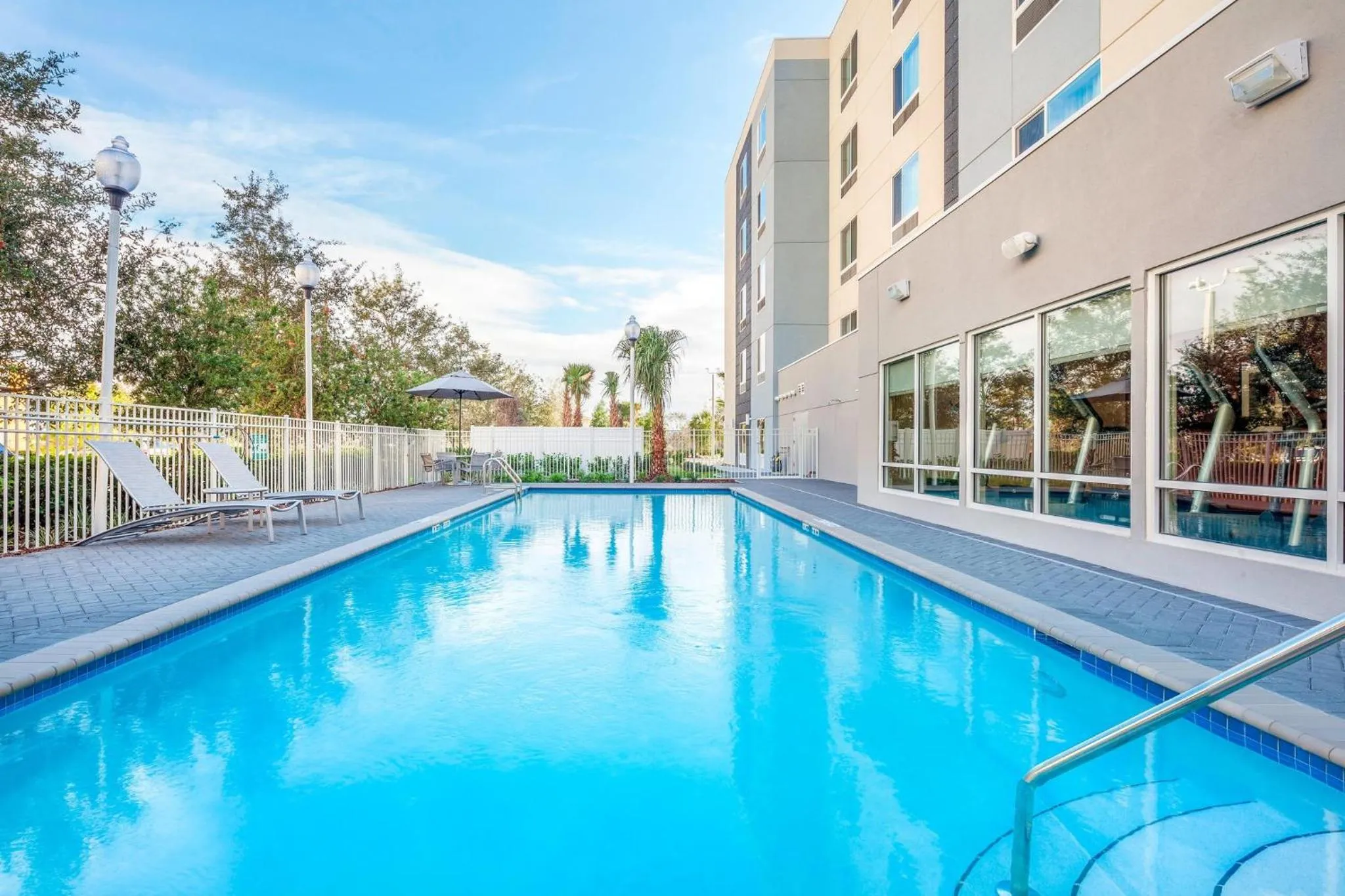 Swimming pool in TownePlace Suites by Marriott Orlando Altamonte Springs/Maitland