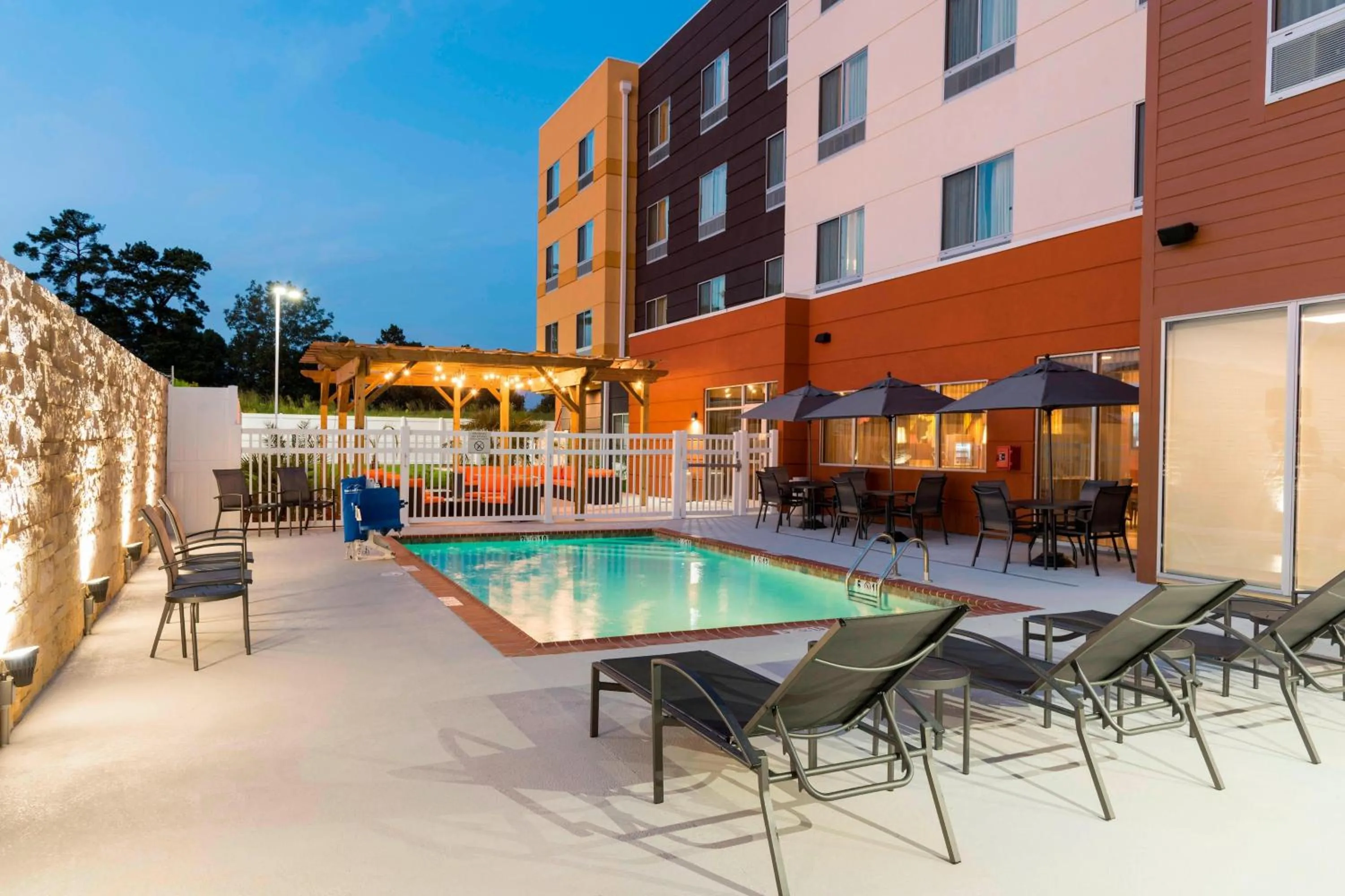 Swimming pool in Fairfield Inn & Suites by Marriott West Monroe