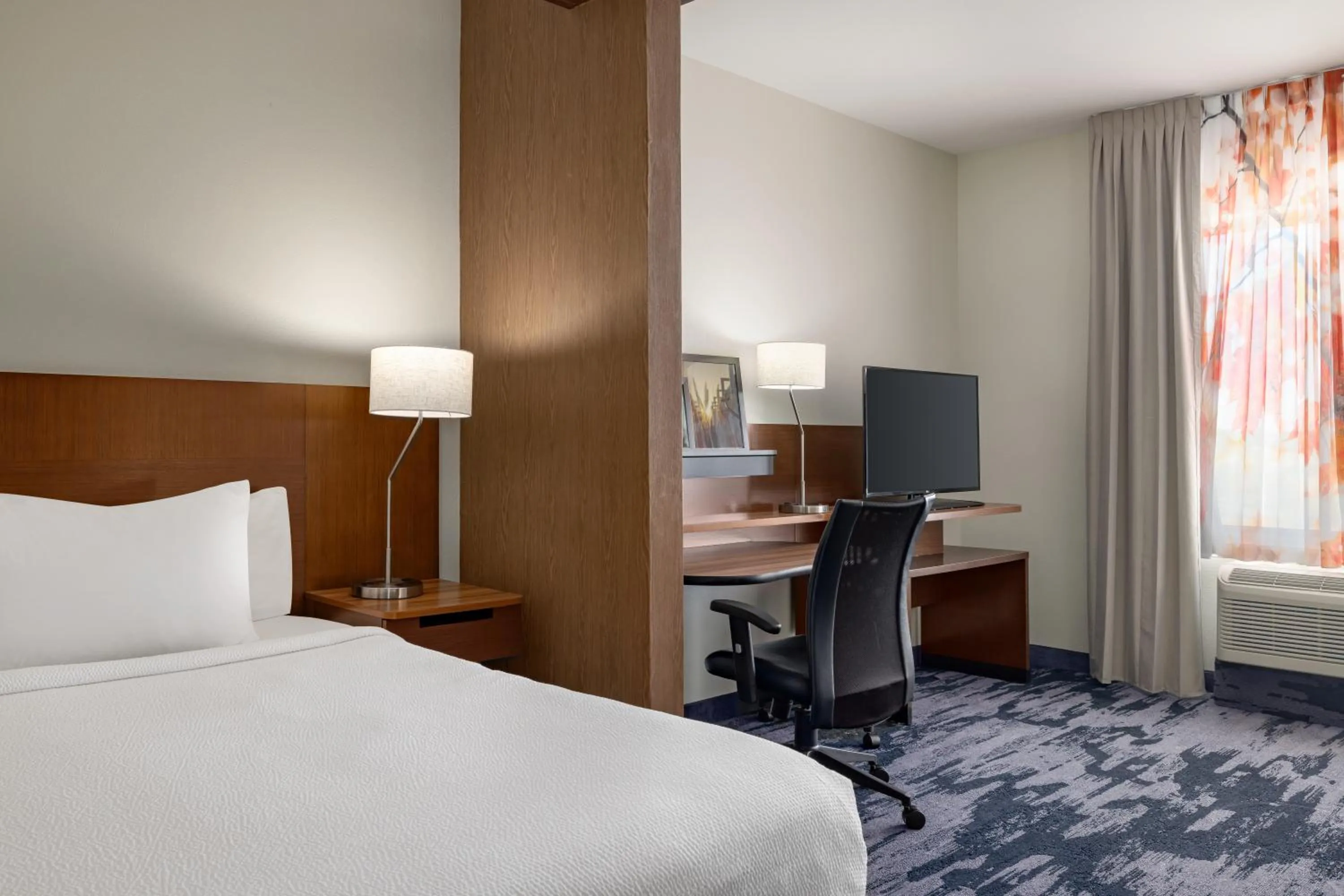 TV and multimedia, Bed in Fairfield Inn & Suites by Marriott West Monroe