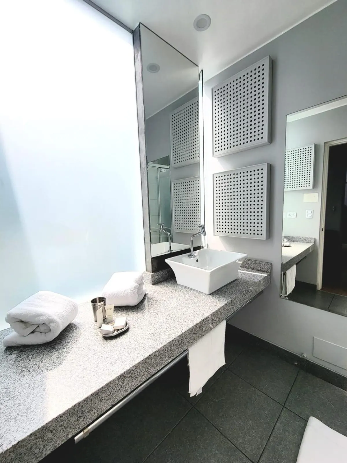 Bathroom in 3B Barranco by Katari Hoteles
