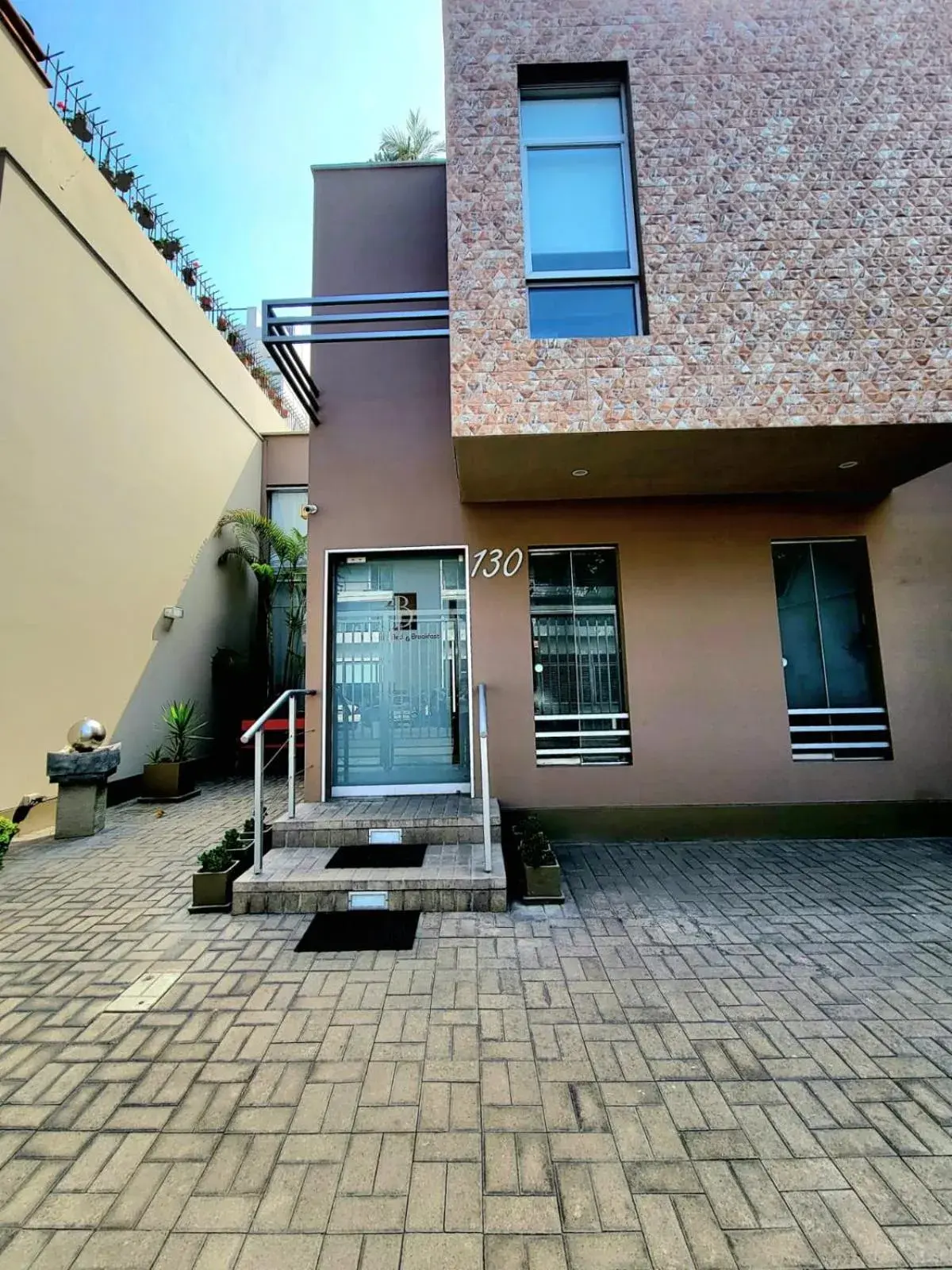 Facade/entrance in 3B Barranco by Katari Hoteles Facade/entrance in 3B Barranco by Katari Hoteles