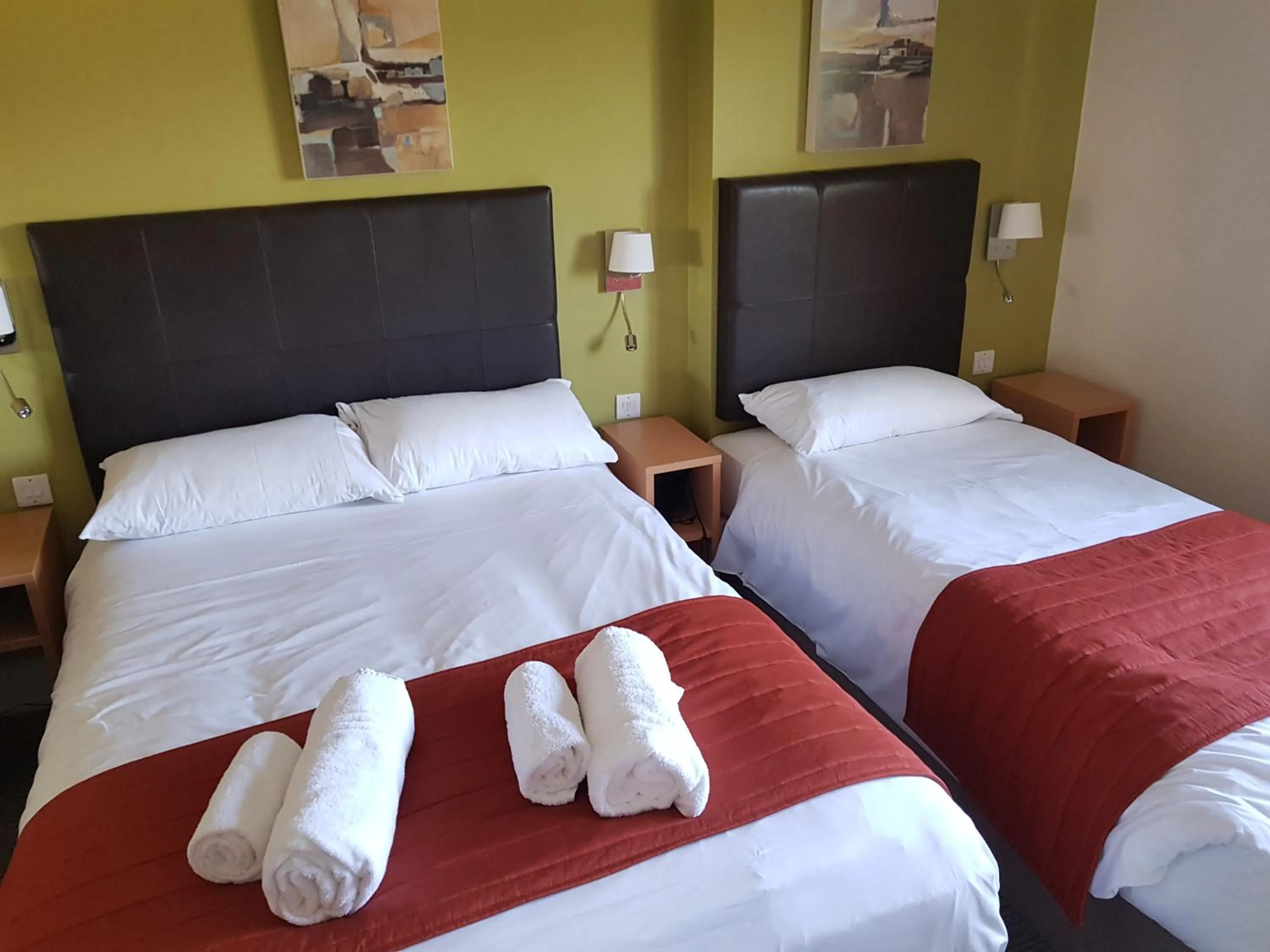 Bed in Rose And Crown