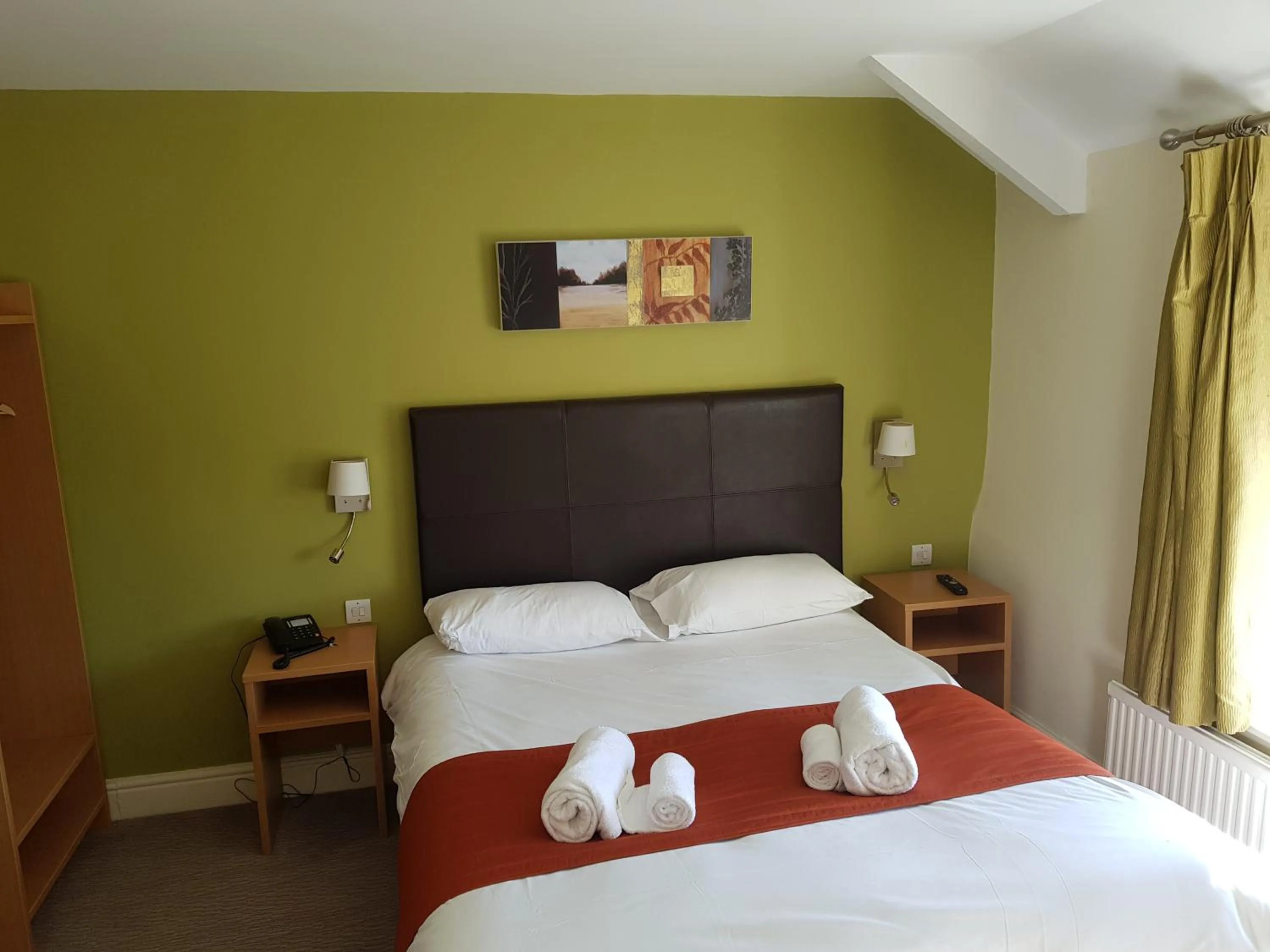 Bed in Rose And Crown