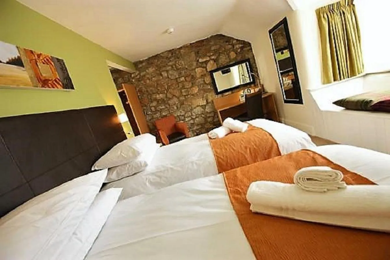 Bed in Rose And Crown