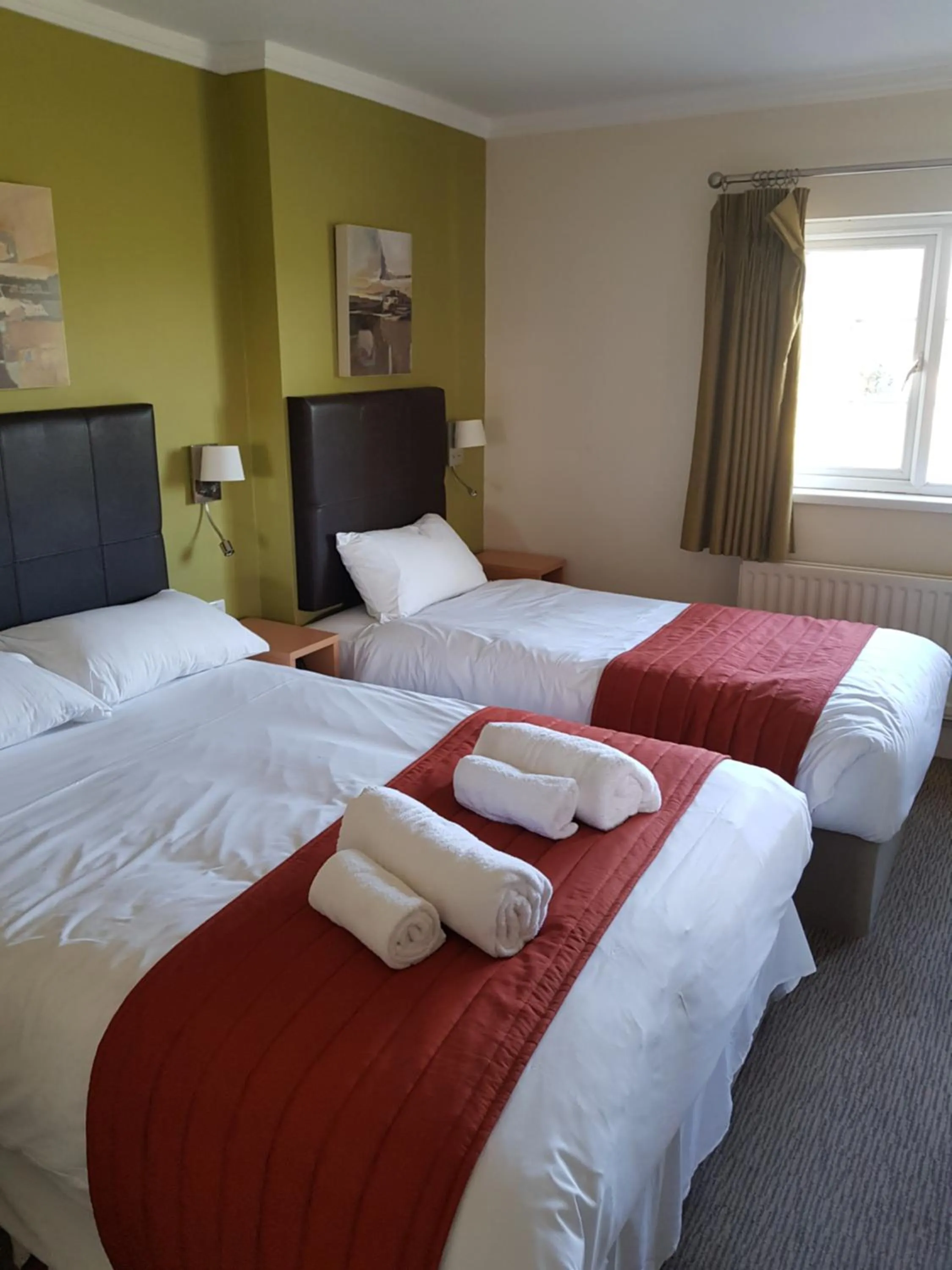 Bed in Rose And Crown