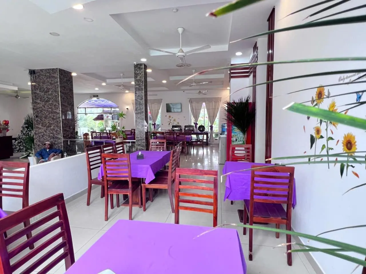 Restaurant/places to eat in Laverder Resort