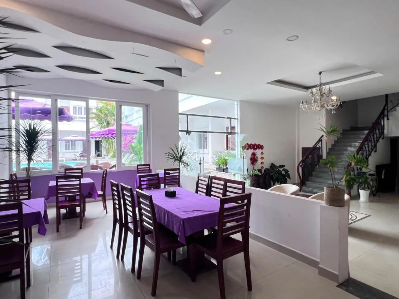 Restaurant/places to eat in Laverder Resort