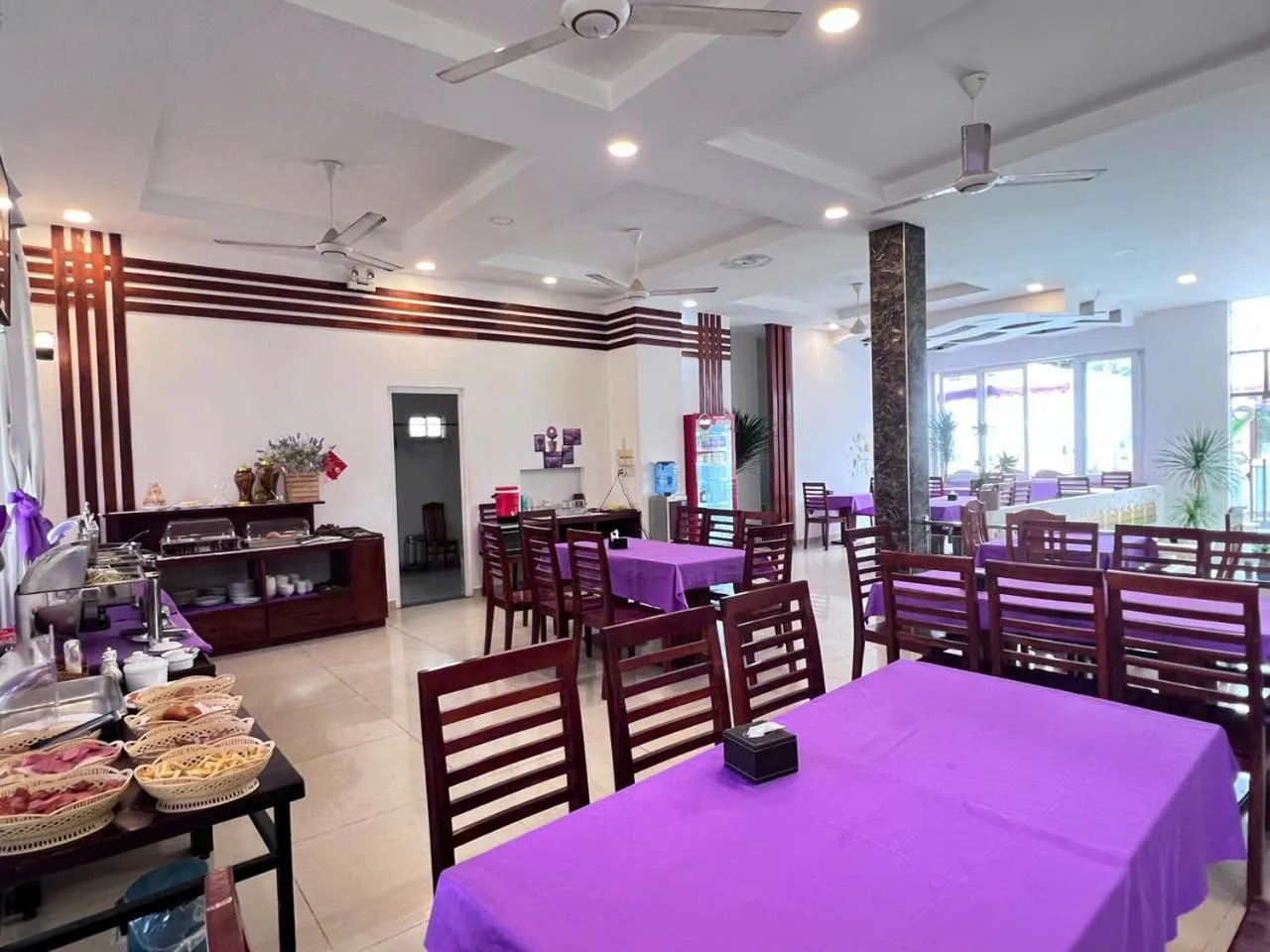 Restaurant/places to eat in Laverder Resort