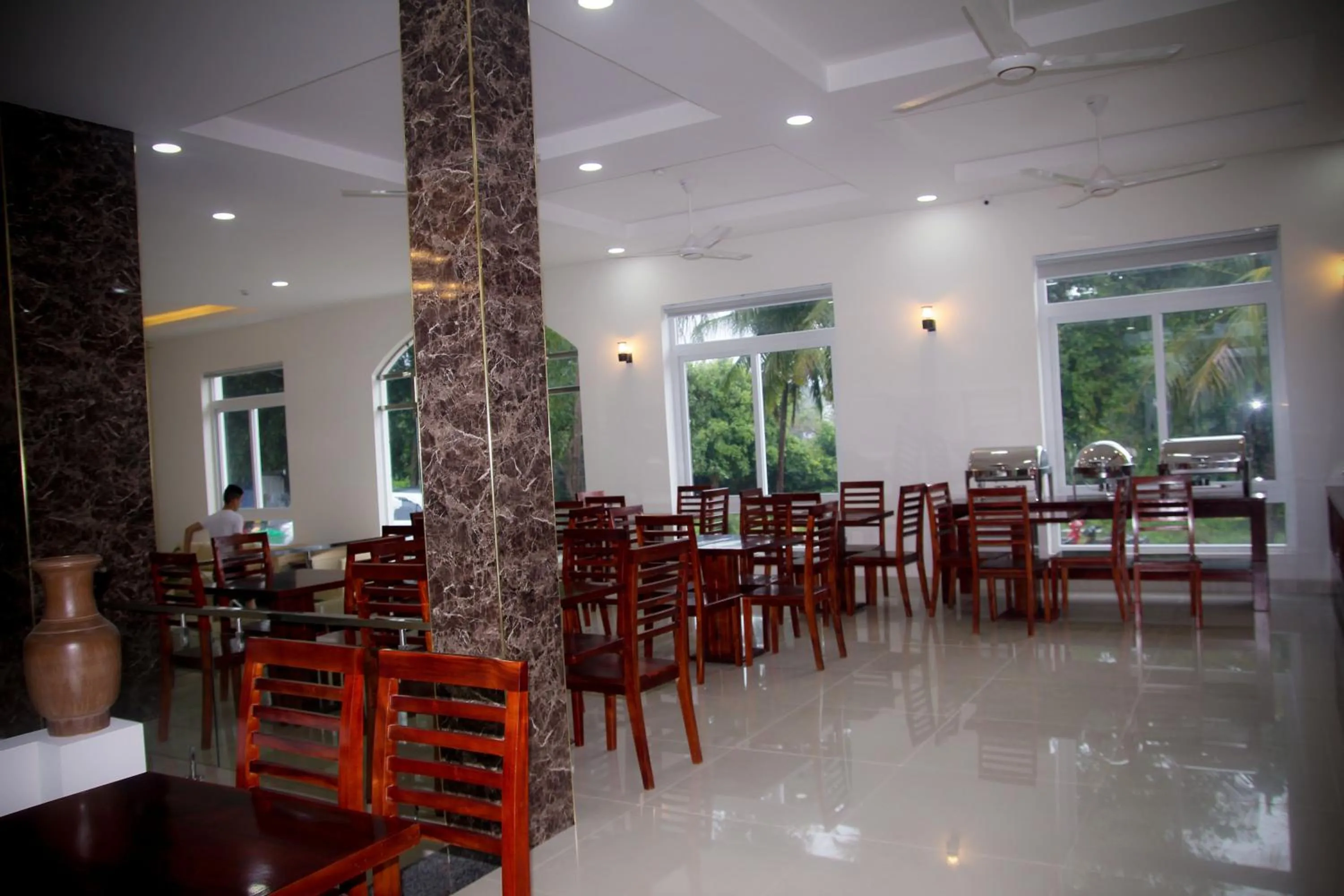 Restaurant/places to eat in Laverder Resort