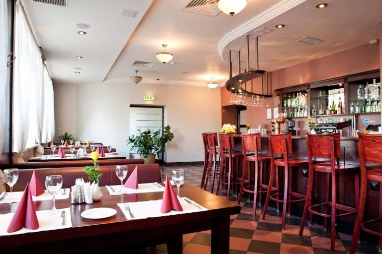 Restaurant/places to eat in Kolonna Hotel Rēzekne