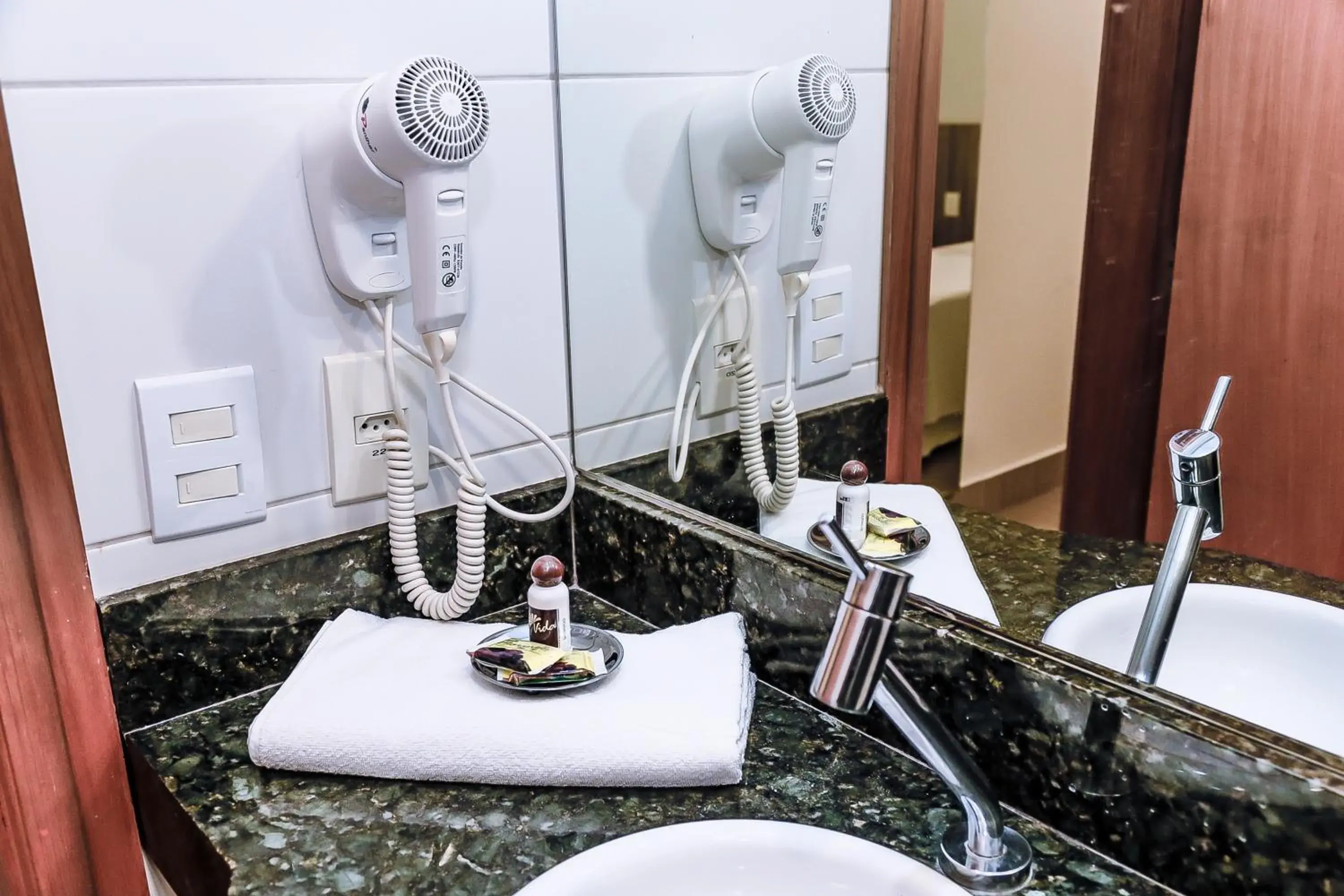 Economy Double or Twin Room with Fan - single occupancy in Hotel Rio Vermelho Economy Double or Twin Room with Fan - single occupancy in Hotel Rio Vermelho