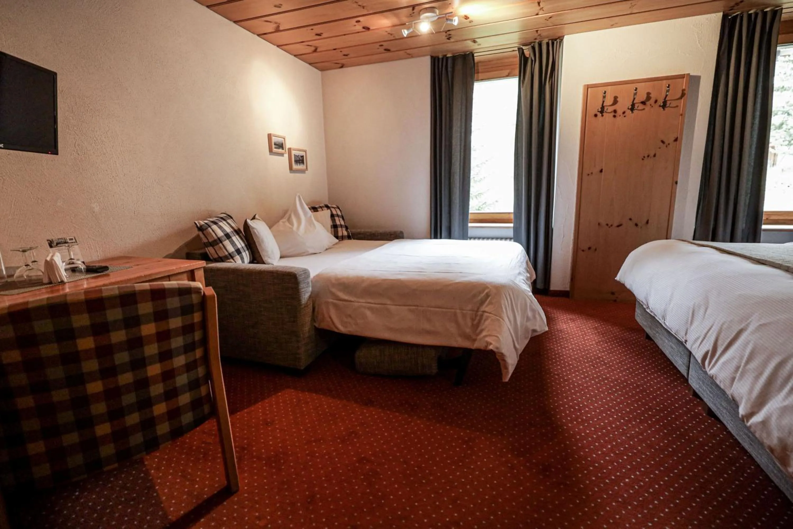 Bedroom, Bed in Hotel Seehof-Arosa