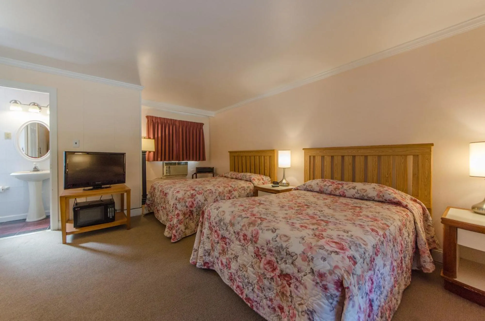 Bed in Hyland Motor Inn