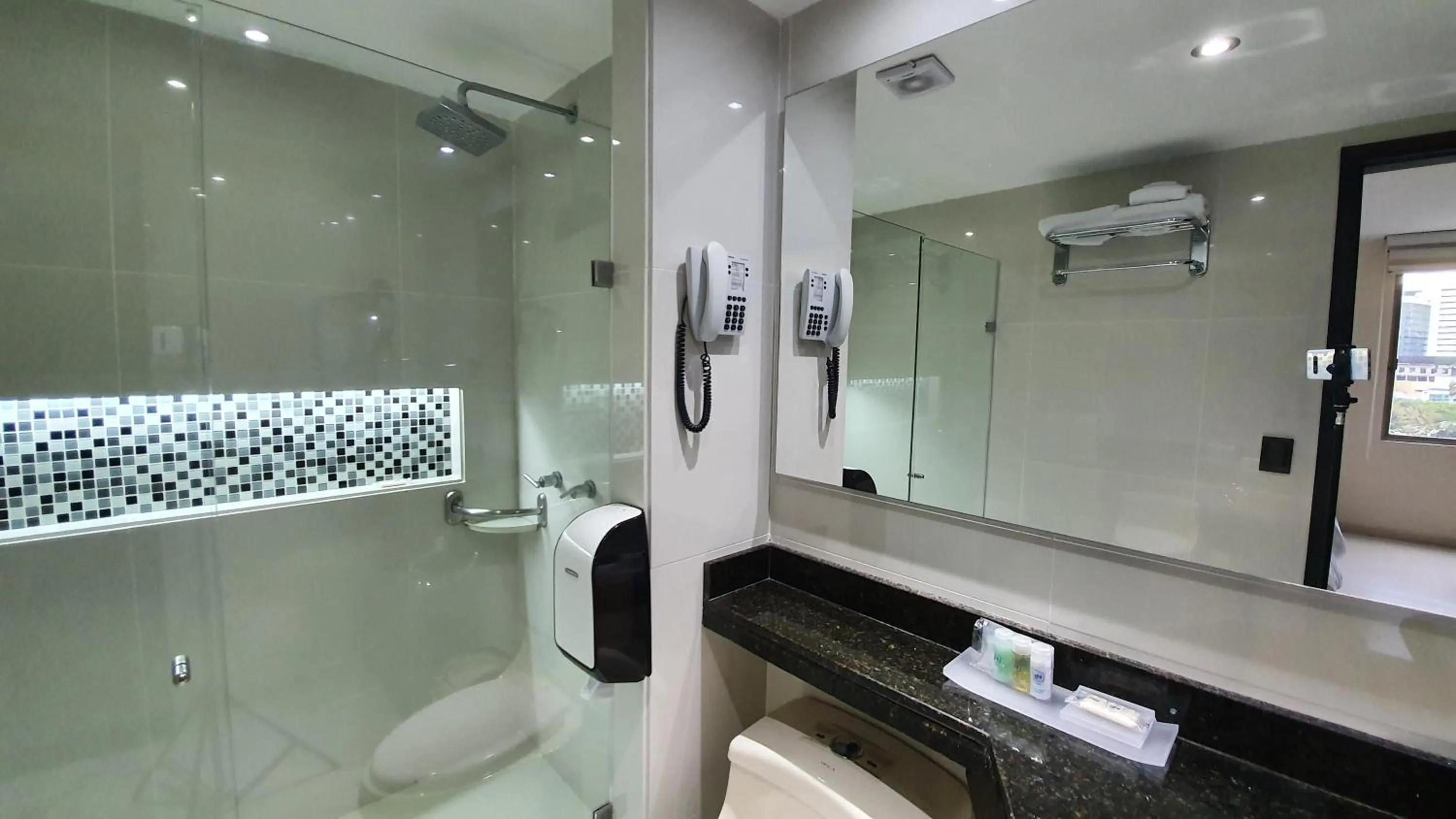 Shower in GHL Hotel Portón Medellín