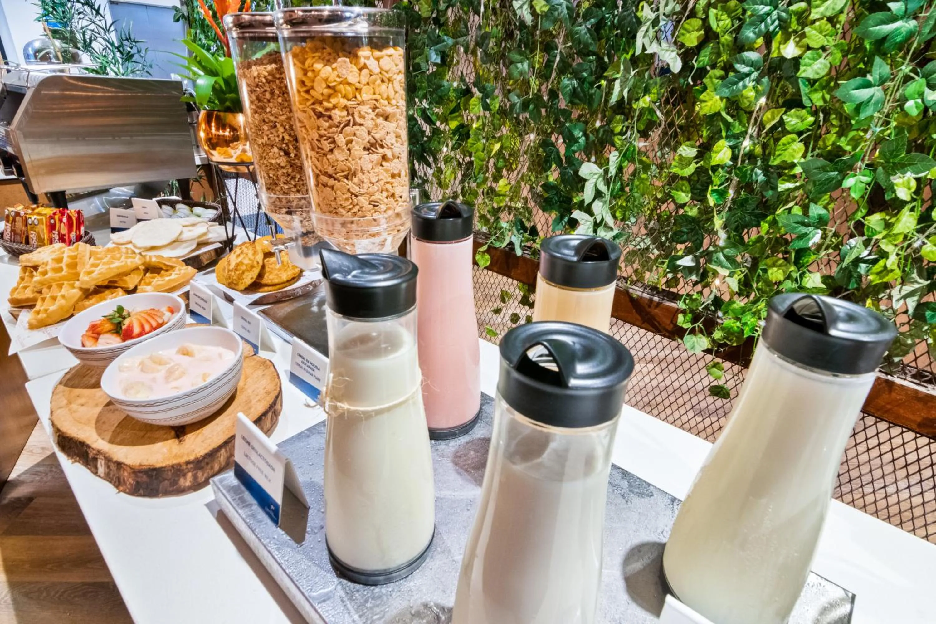 Food and drinks in GHL Hotel Portón Medellín