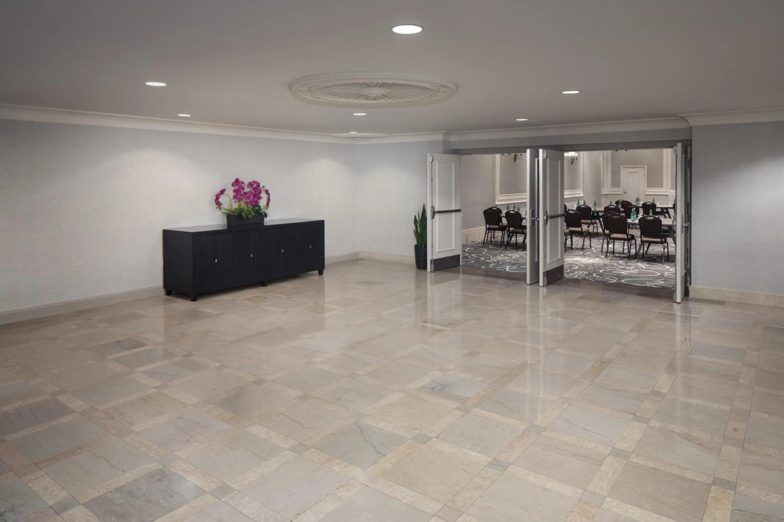 Meeting/conference room in DoubleTree Suites by Hilton Hotel Detroit Downtown - Fort Shelby