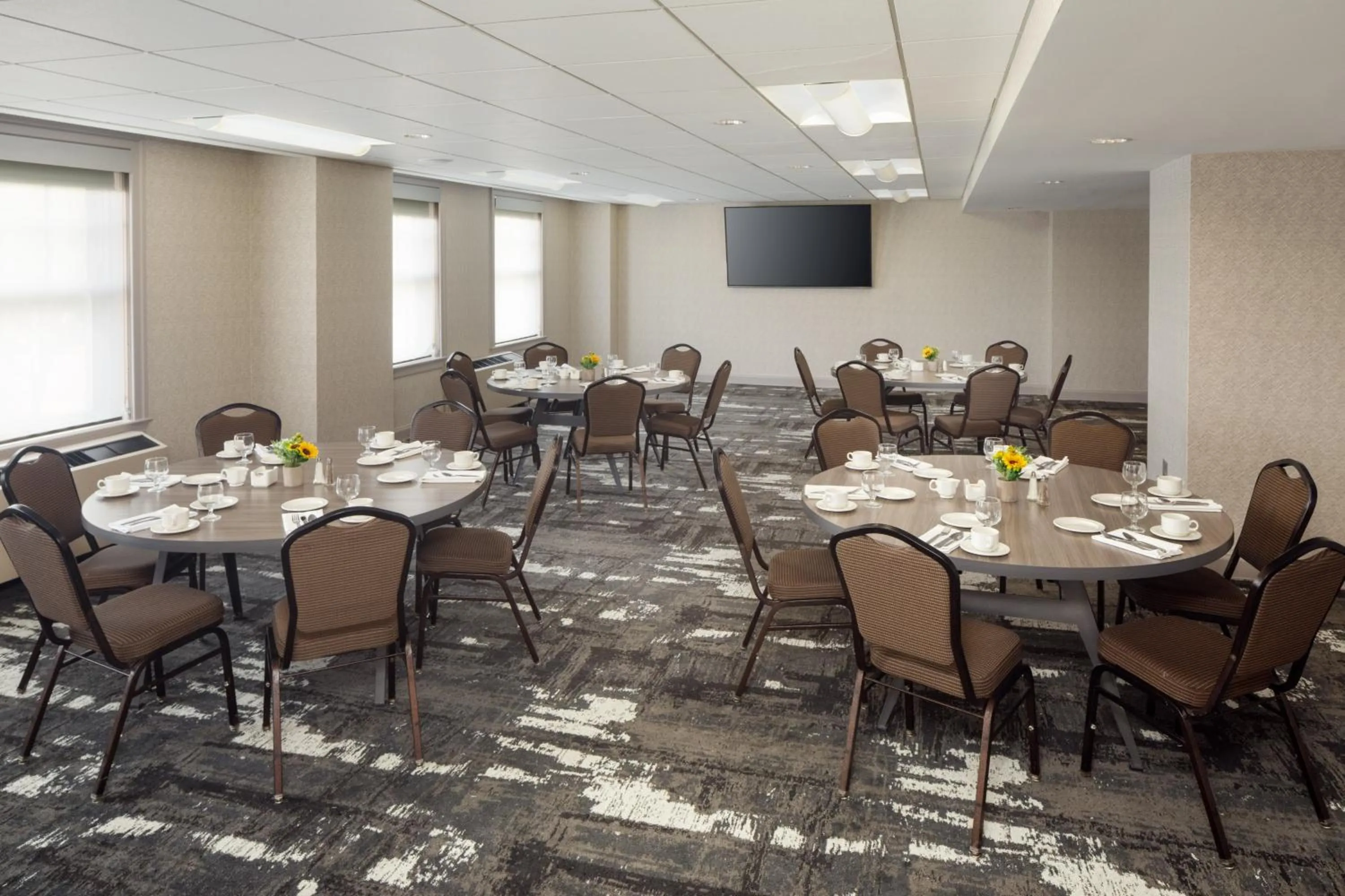 Restaurant/places to eat in DoubleTree Suites by Hilton Hotel Detroit Downtown - Fort Shelby