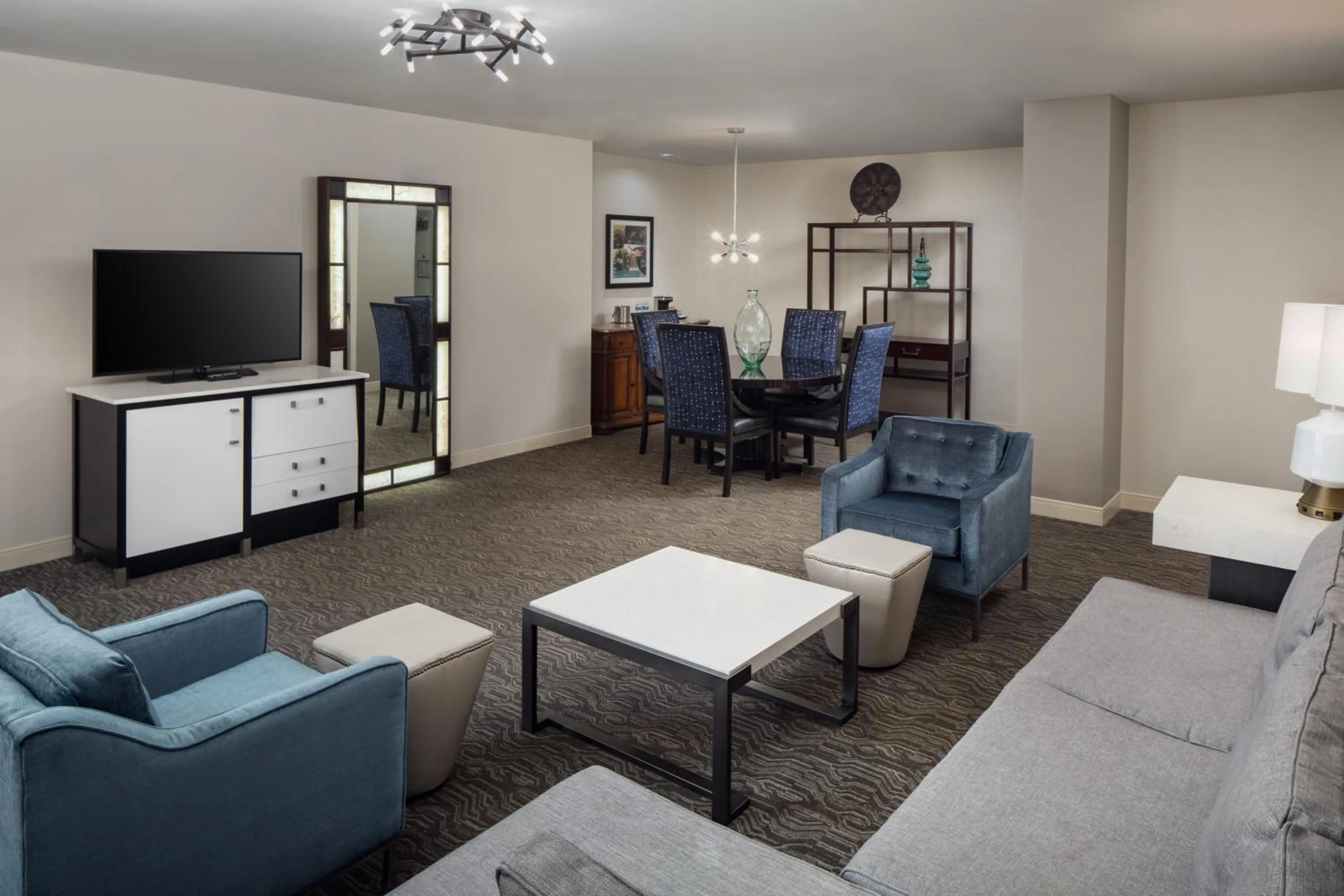 TV and multimedia in DoubleTree Suites by Hilton Hotel Detroit Downtown - Fort Shelby