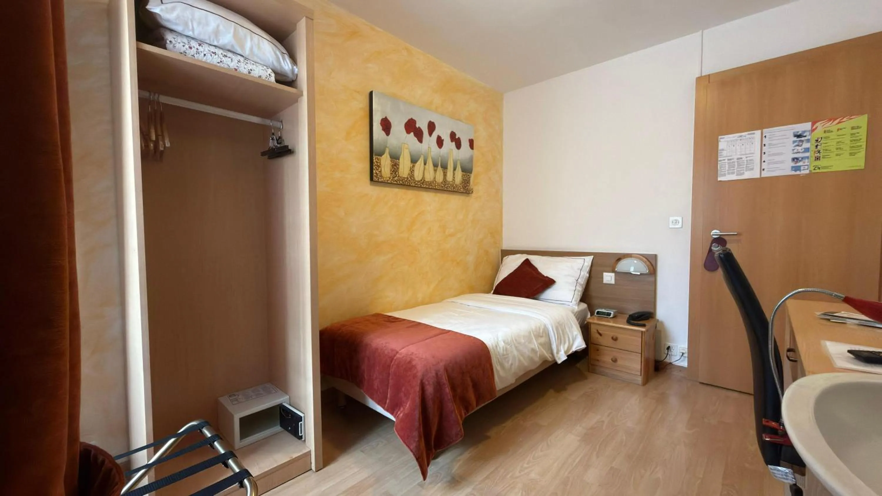 Bed in Hostellerie du XVI Siècle