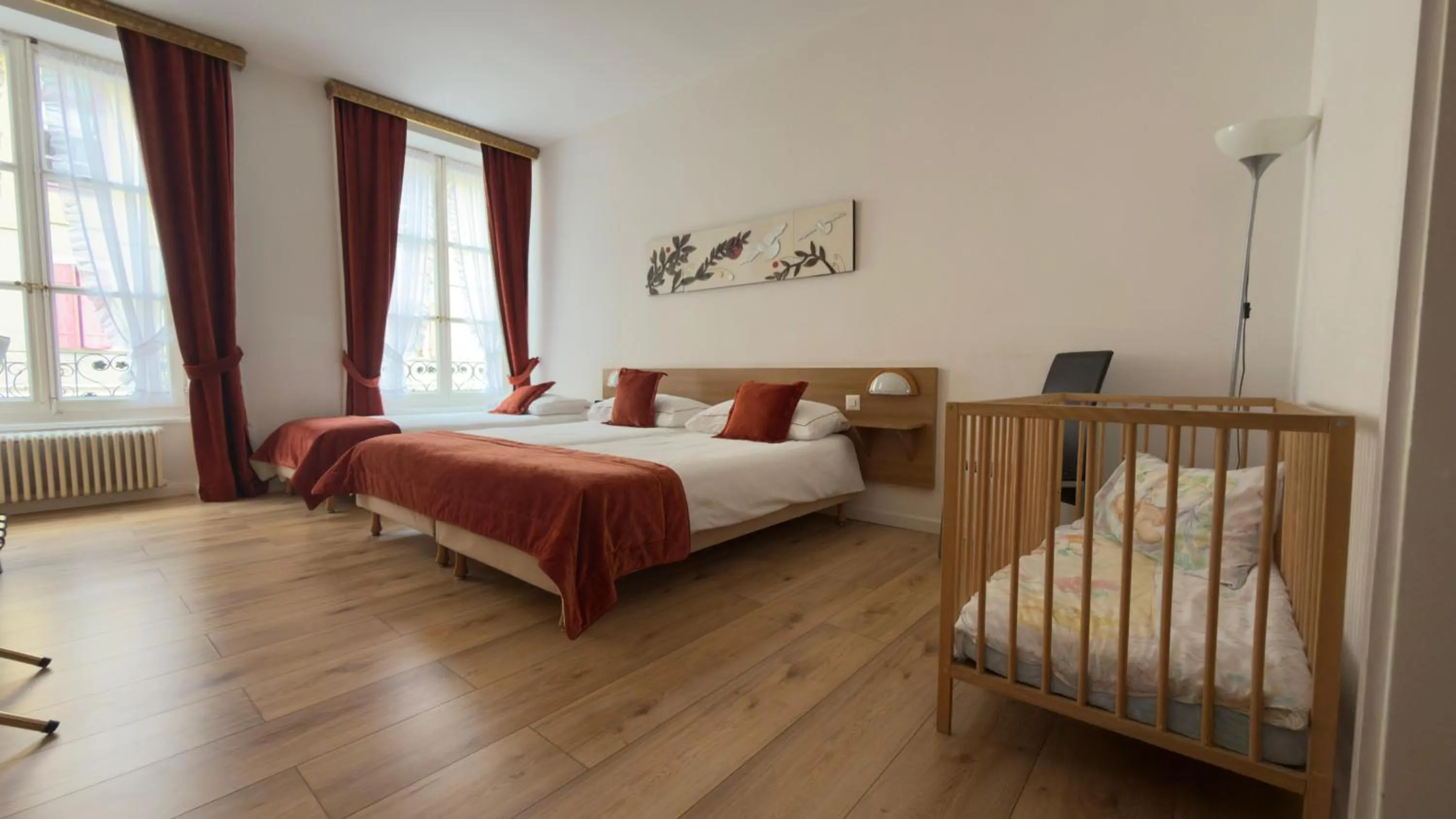 Bird's eye view, Bed in Hostellerie du XVI Siècle