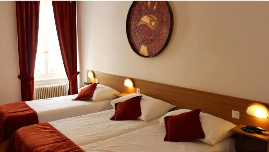 Bed in Hostellerie du XVI Siècle