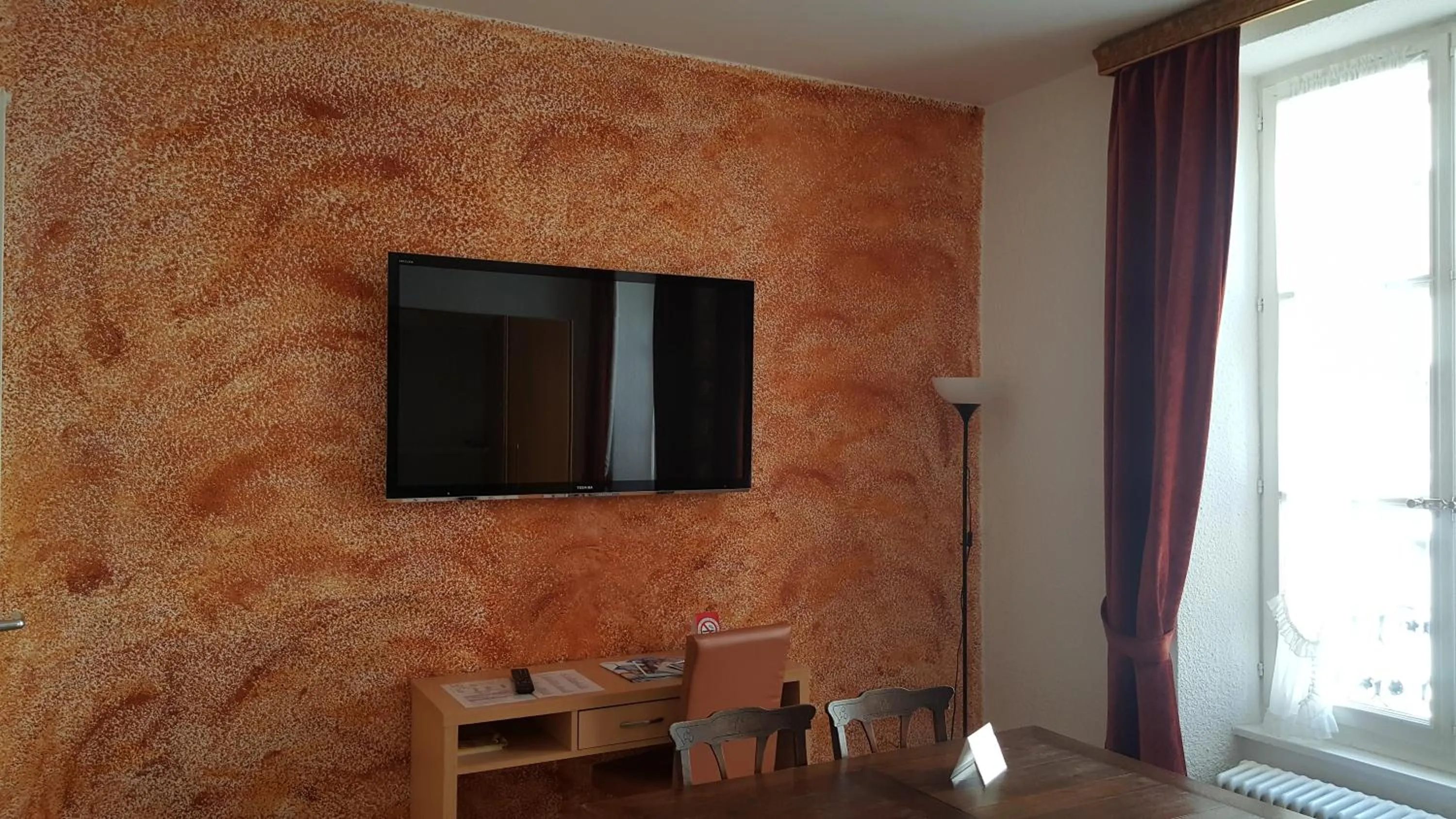 TV and multimedia in Hostellerie du XVI Siècle