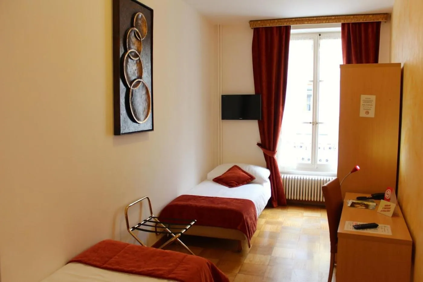 Bed in Hostellerie du XVI Siècle