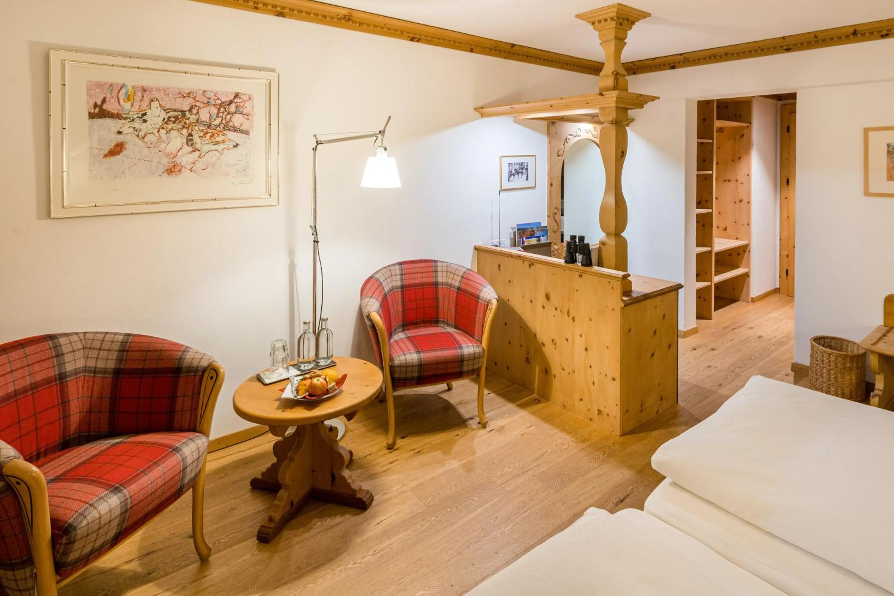 Photo of the whole room, Bed in Hotel Chesa Randolina