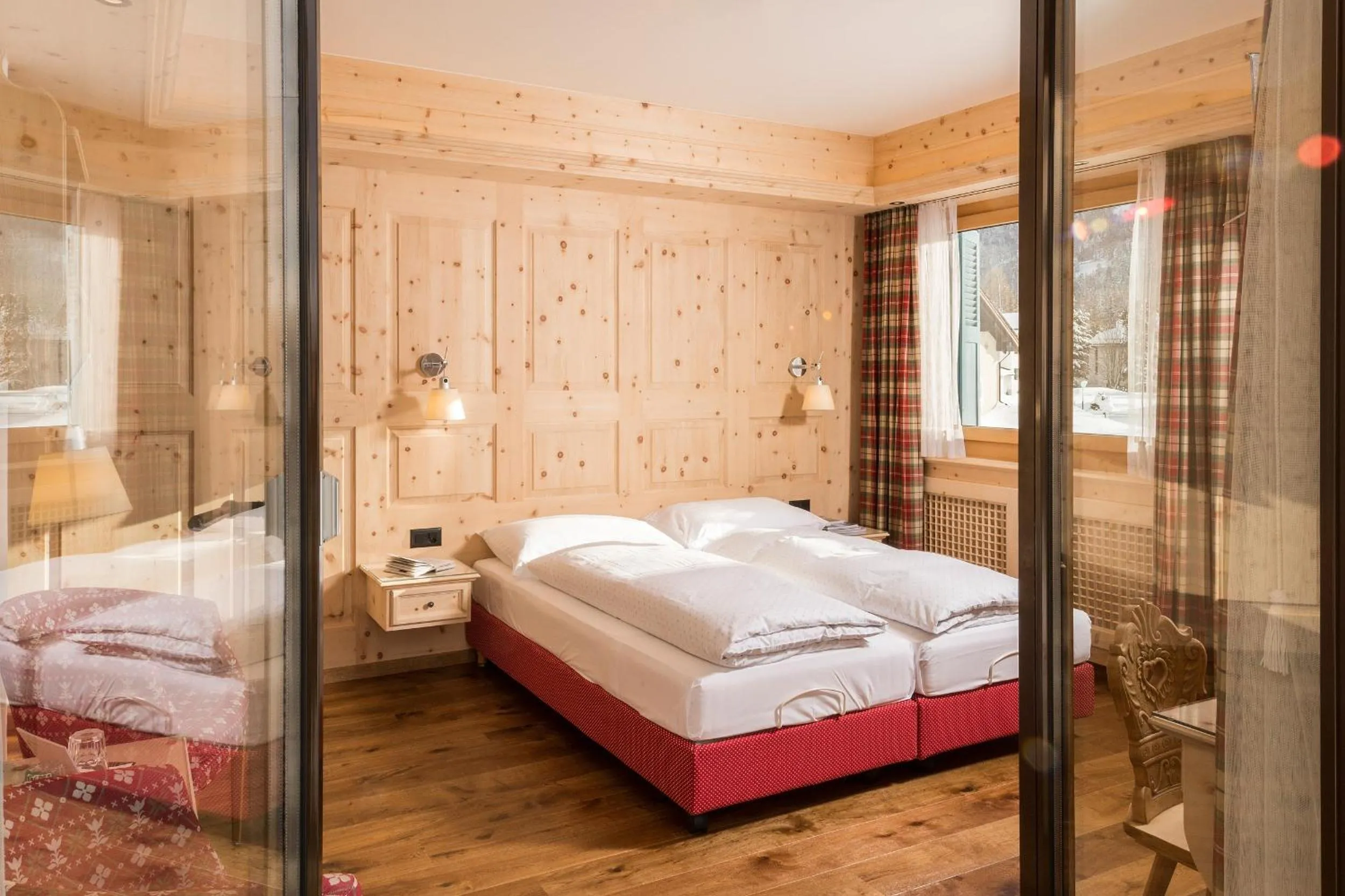 Photo of the whole room, Bed in Hotel Chesa Randolina