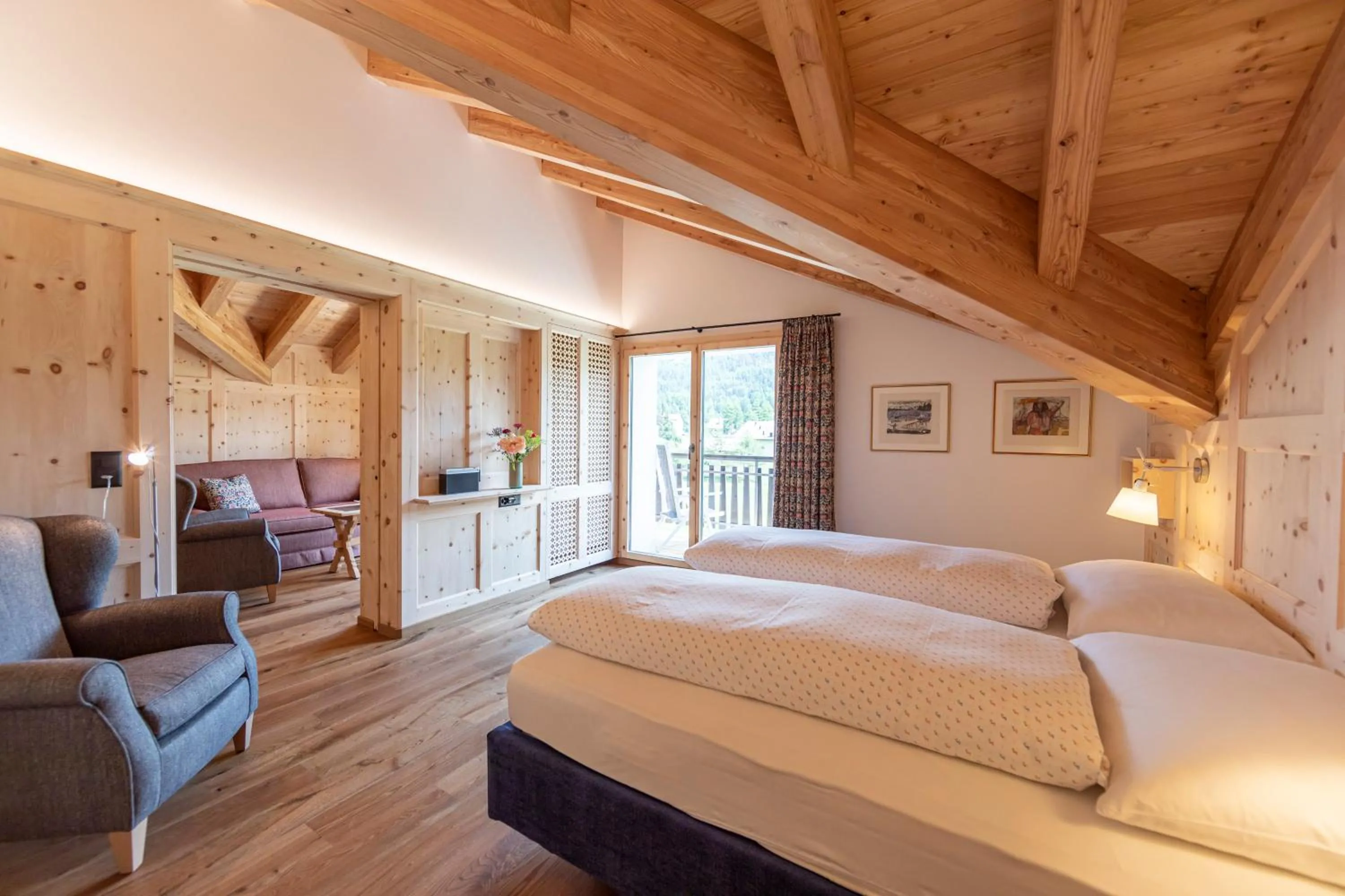 Photo of the whole room, Bed in Hotel Chesa Randolina