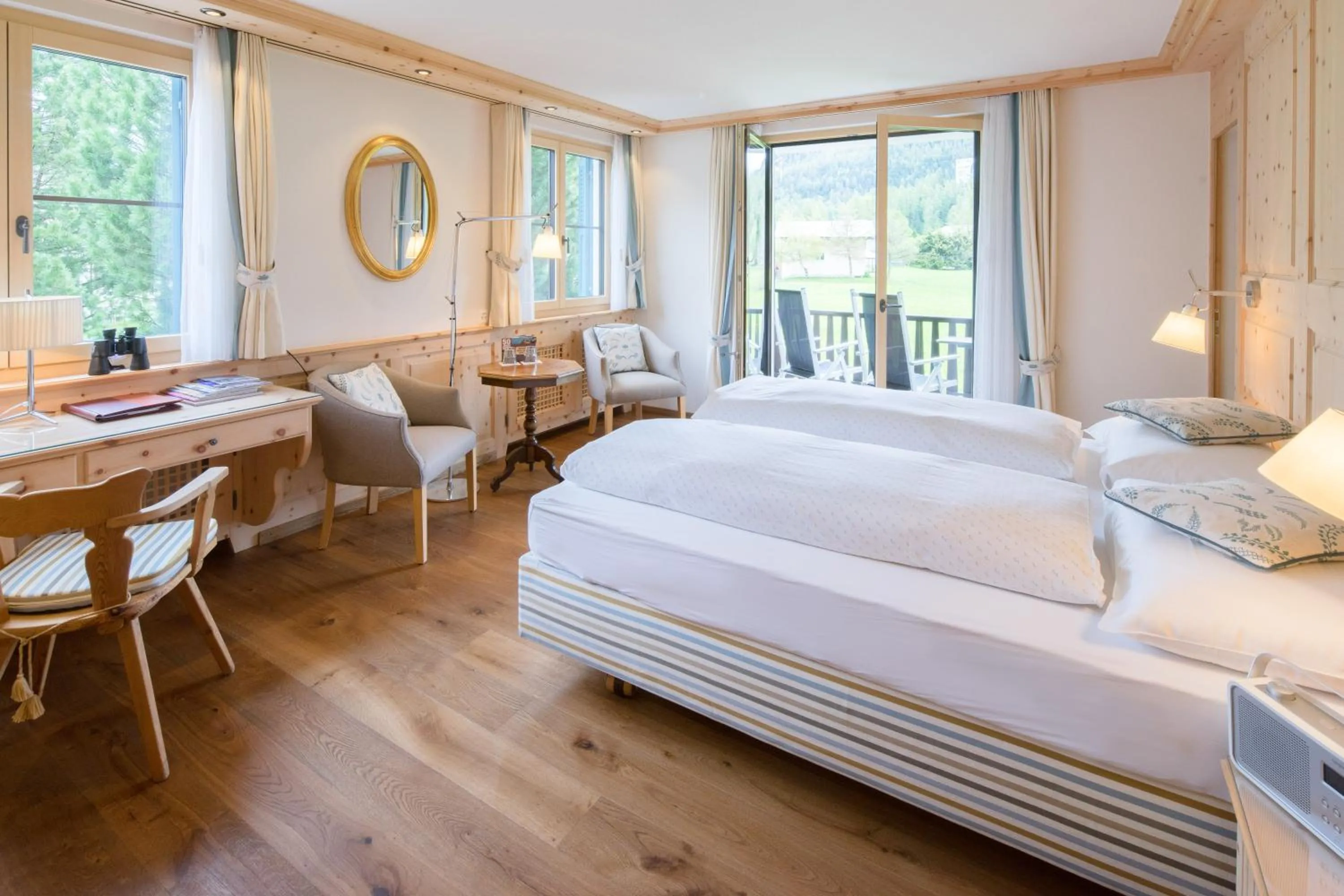 Balcony/Terrace, Bed in Hotel Chesa Randolina