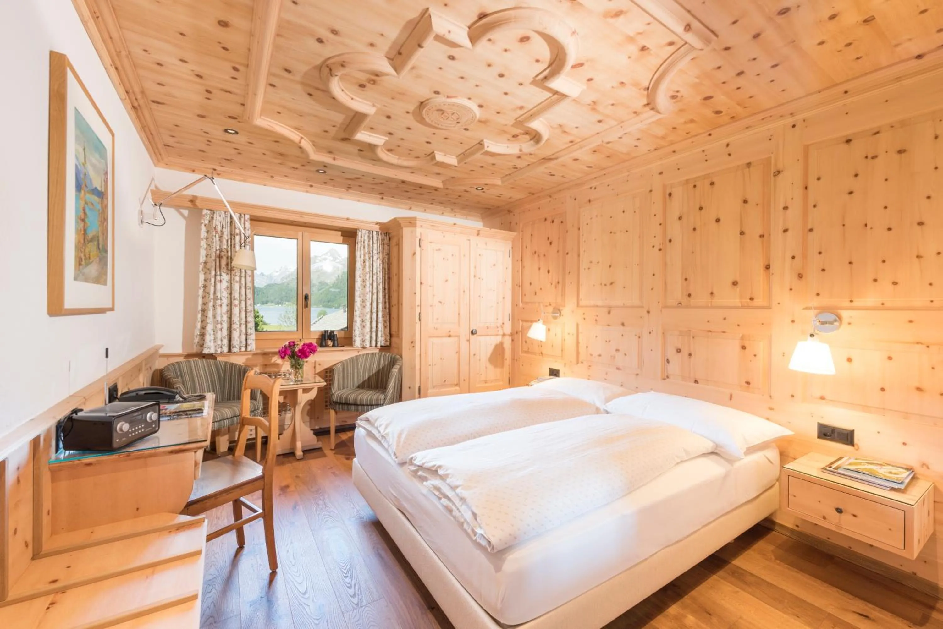 Photo of the whole room, Bed in Hotel Chesa Randolina